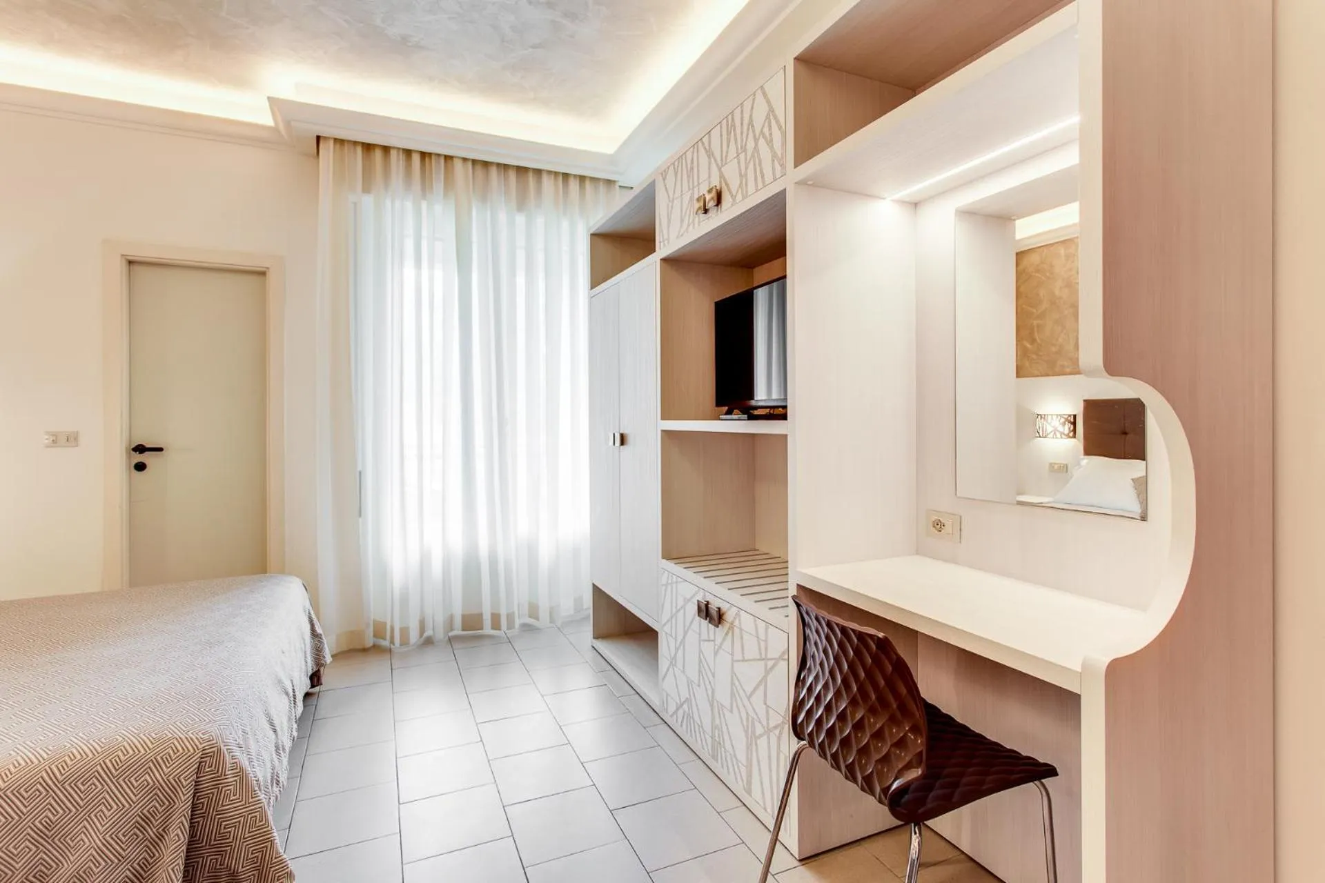 TV and multimedia, Bed in Hotel Dolcevita