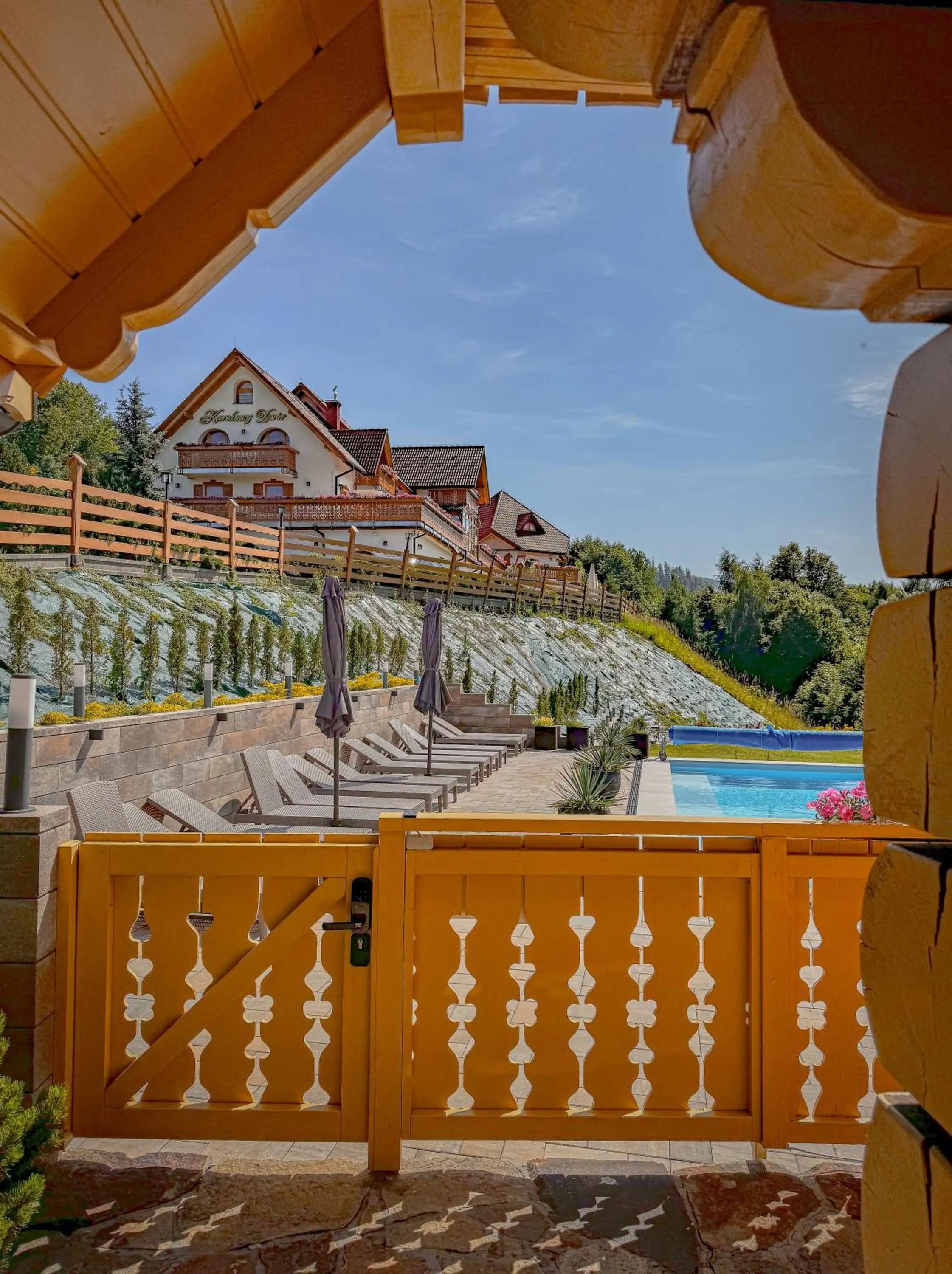 Pool view in Karolowy Dwór