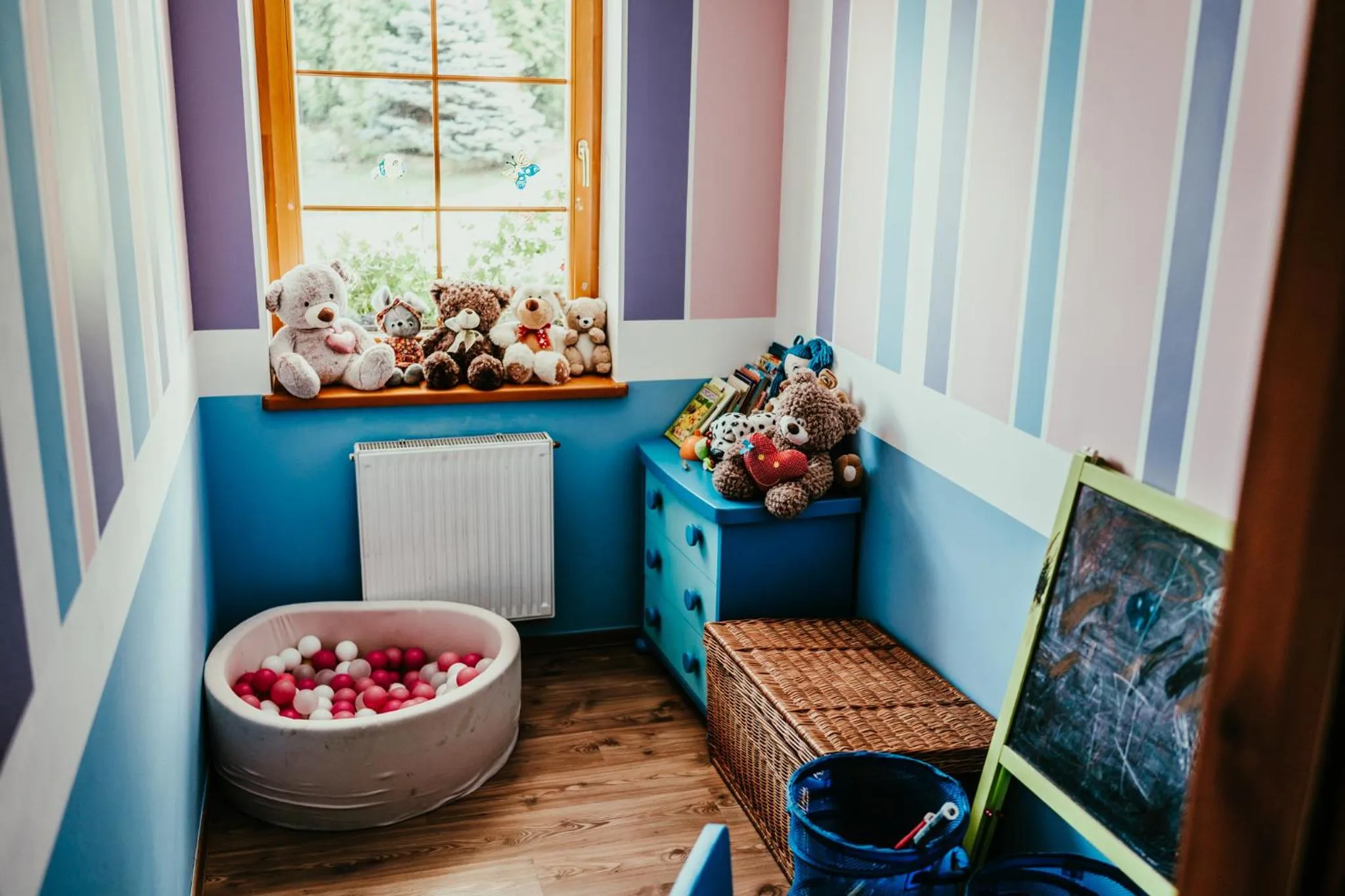 children in Karolowy Dwór