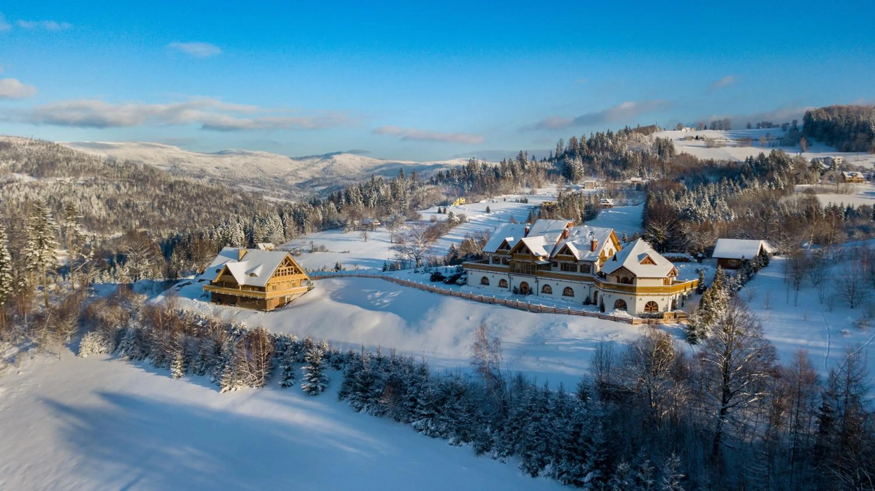 Property building in Karolowy Dwór