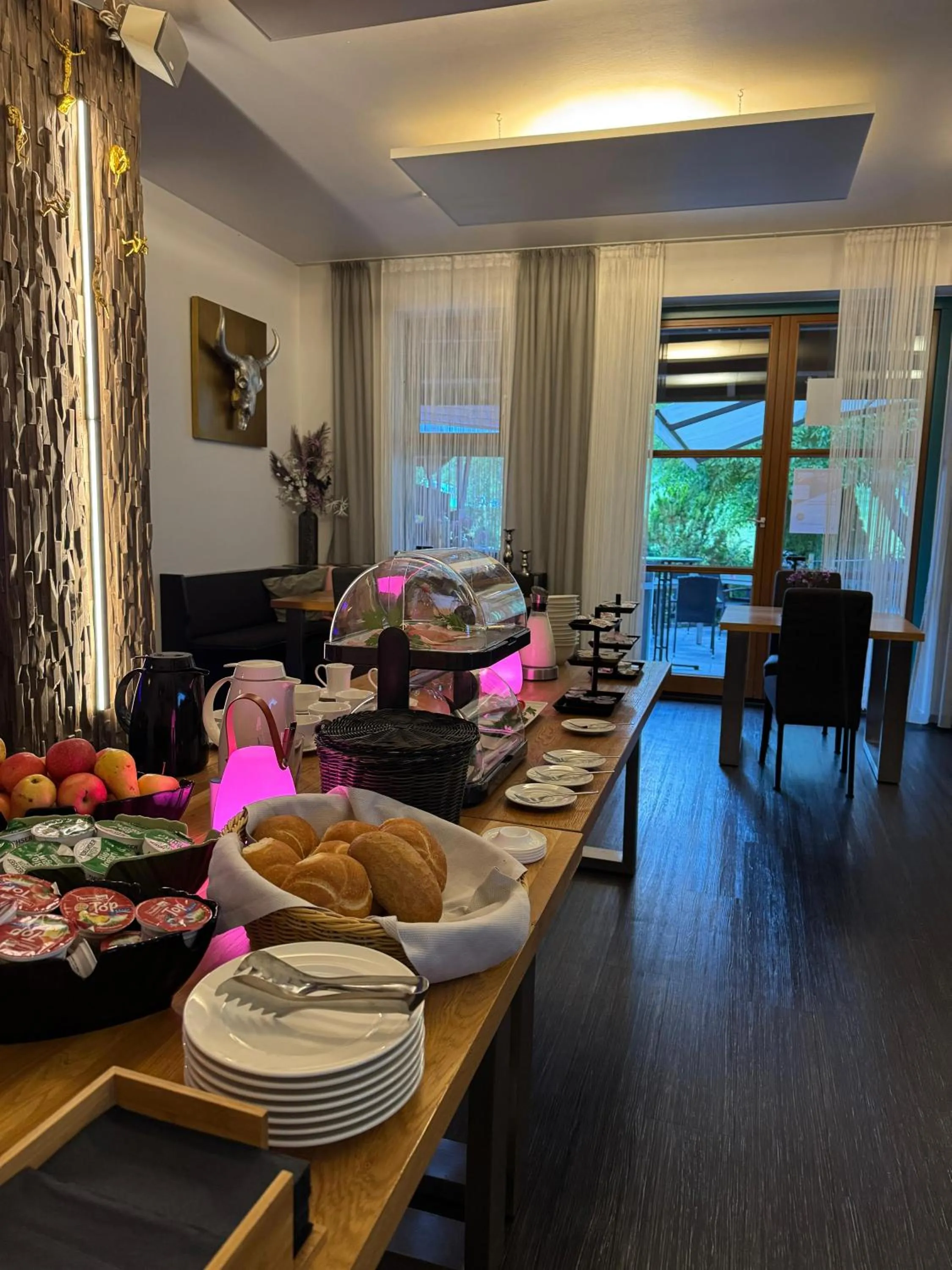 Breakfast in Hotel Restaurant Zehn-Brunnen