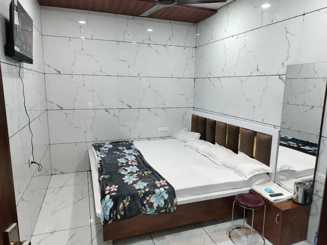 Hotel DIVYA DARSHAN