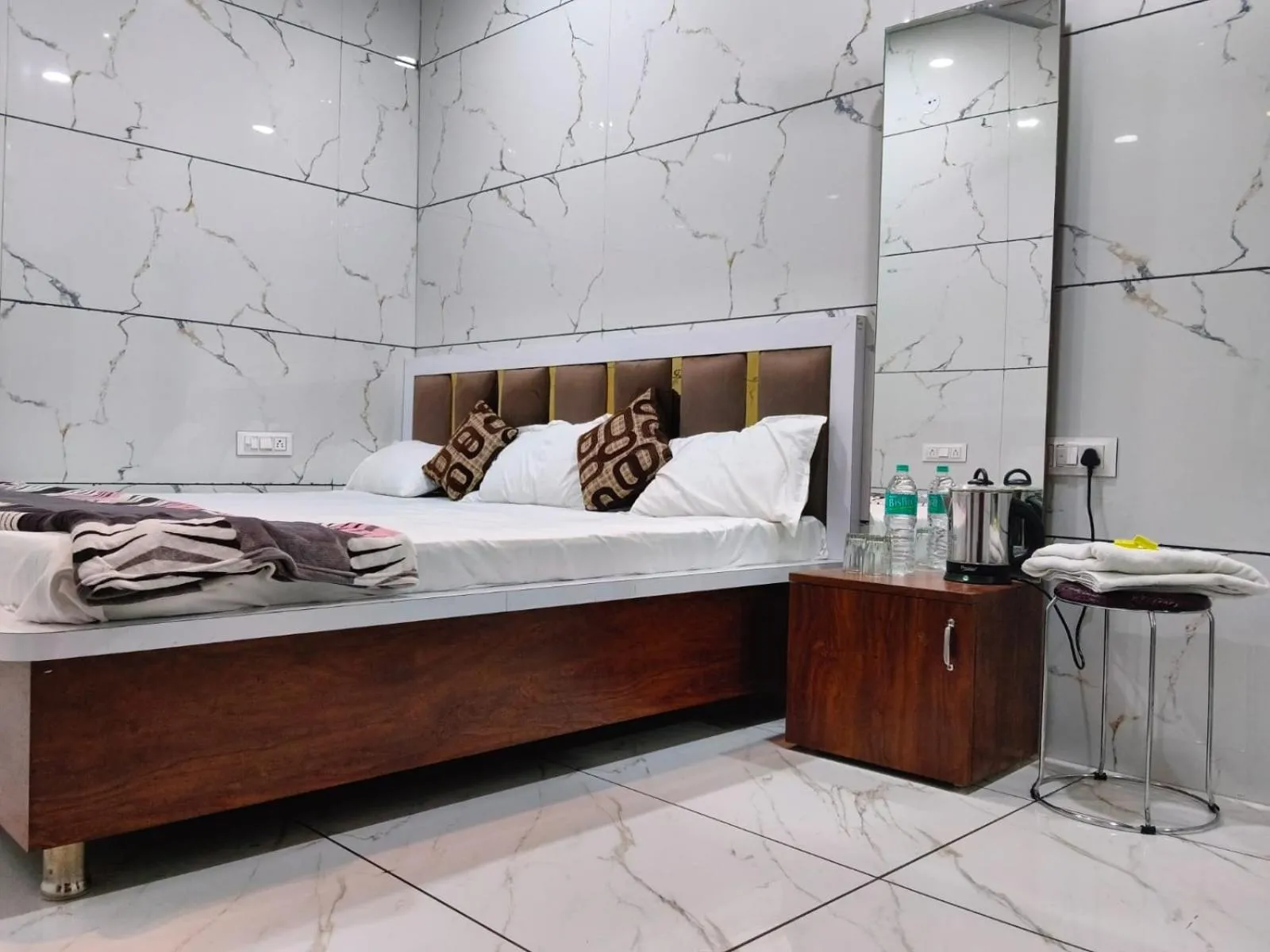 Hotel DIVYA DARSHAN