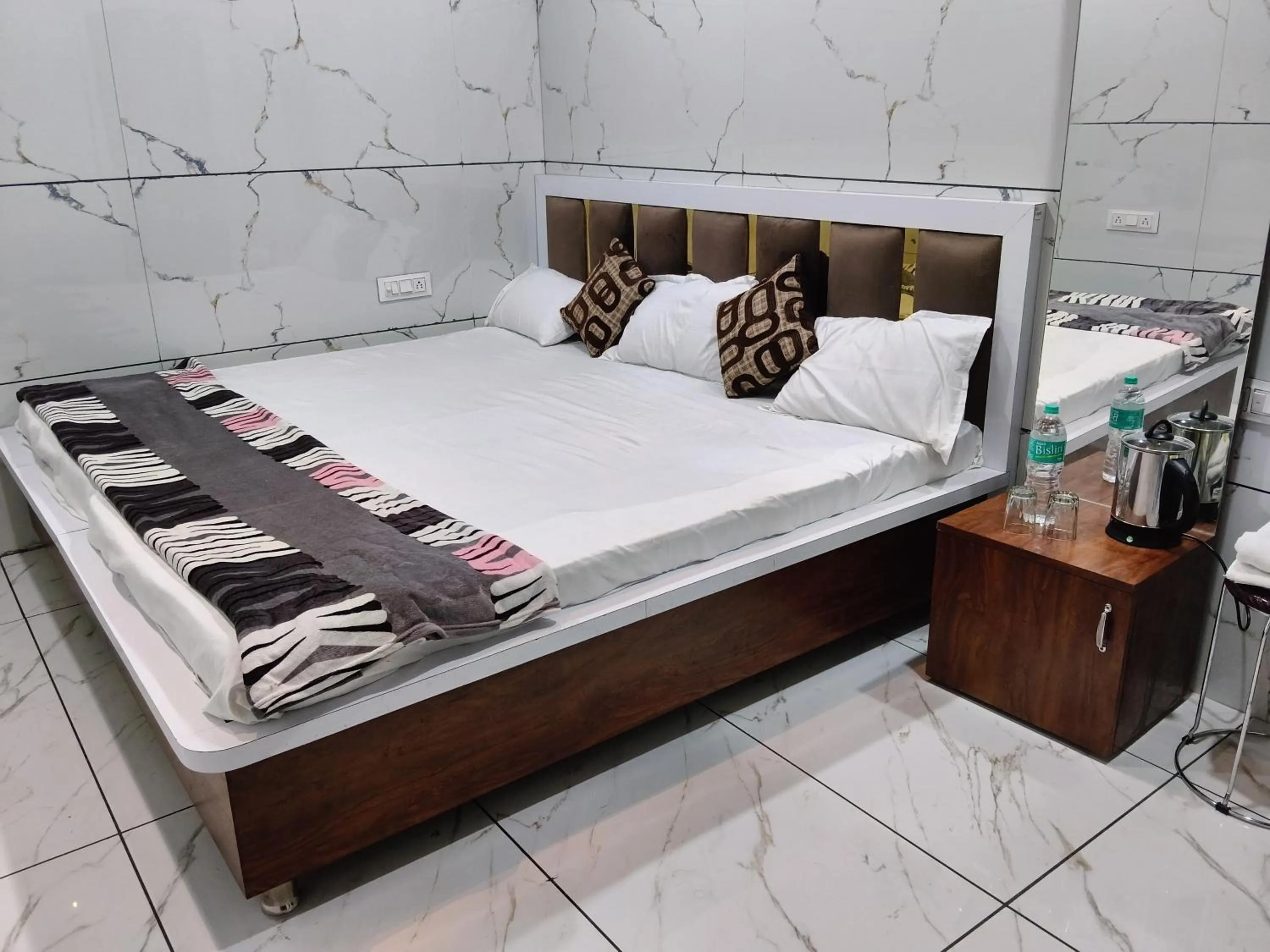 Hotel DIVYA DARSHAN