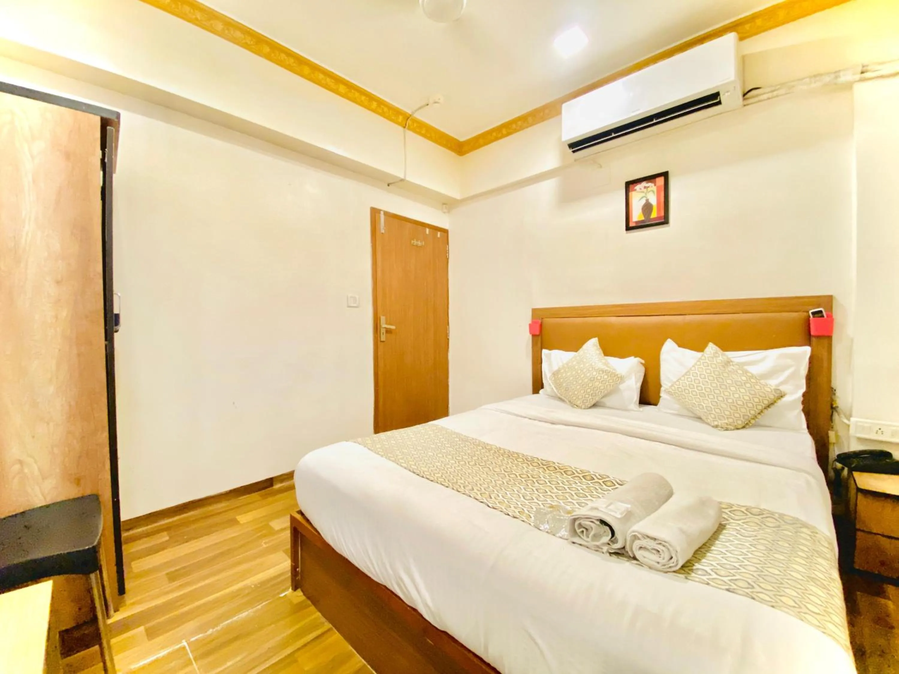 Bed in Hotel ABC Satellite Prahlad Nagar