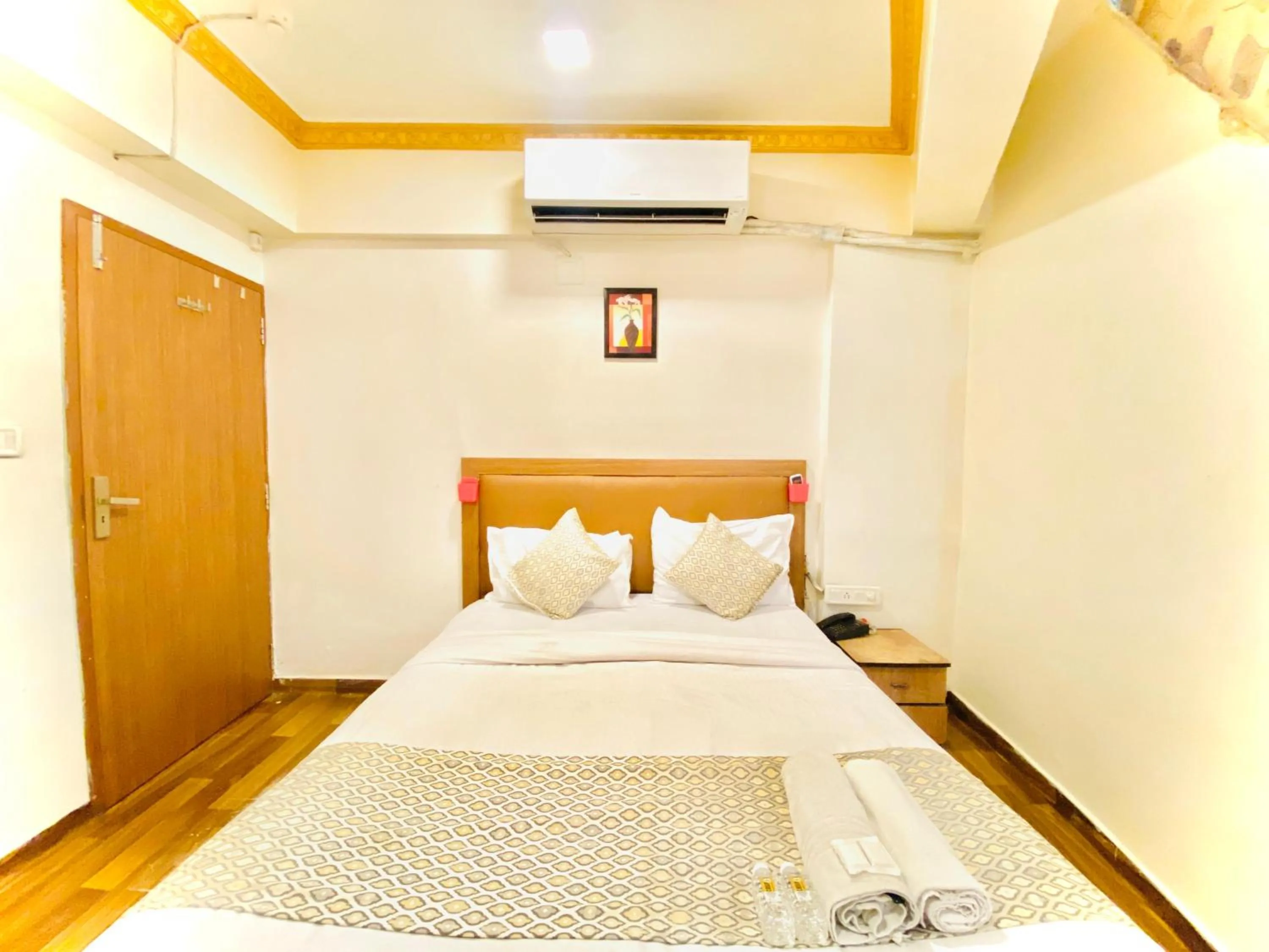 Bed in Hotel ABC Satellite Prahlad Nagar