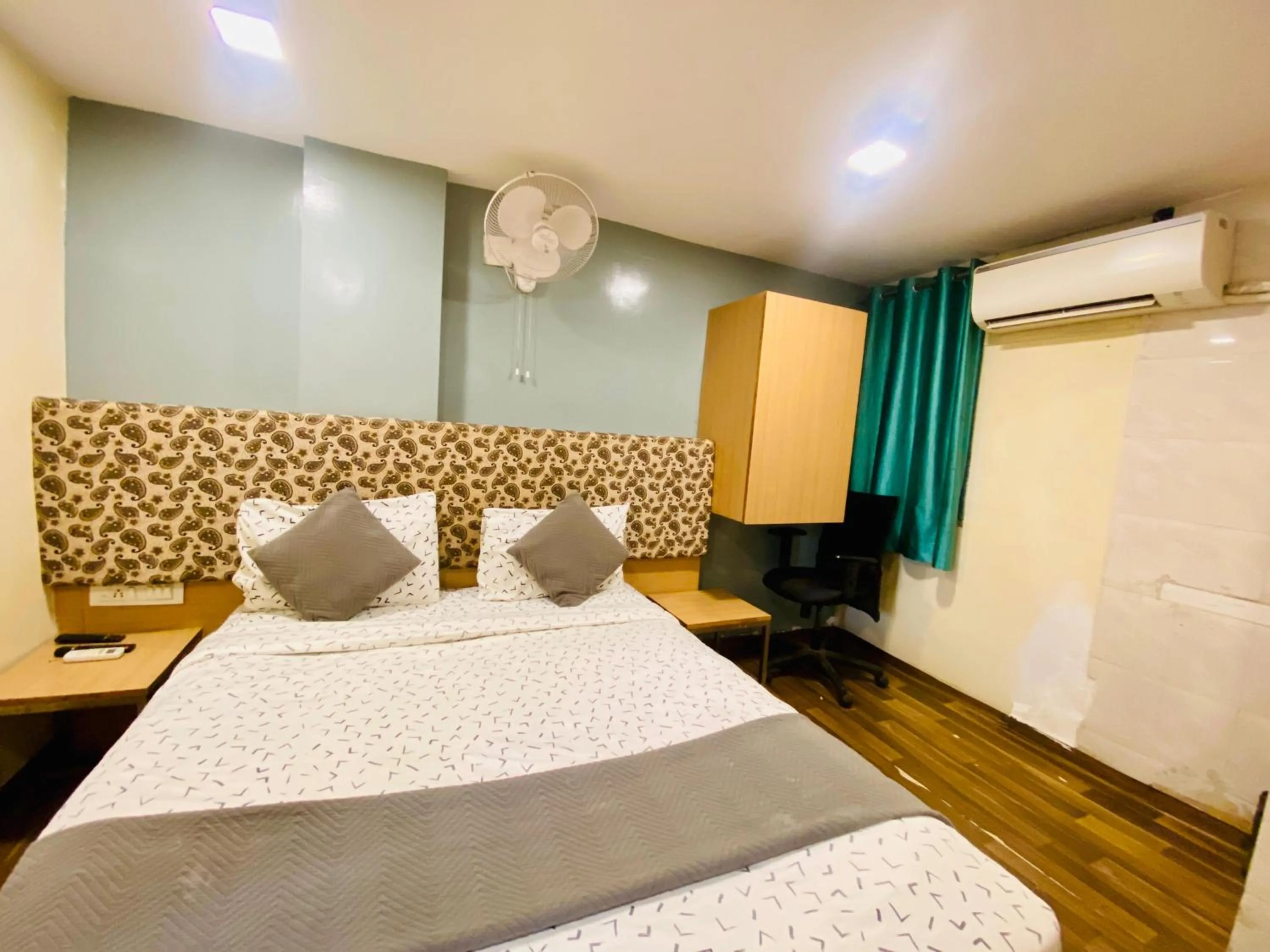 Bed in Hotel ABC Satellite Prahlad Nagar