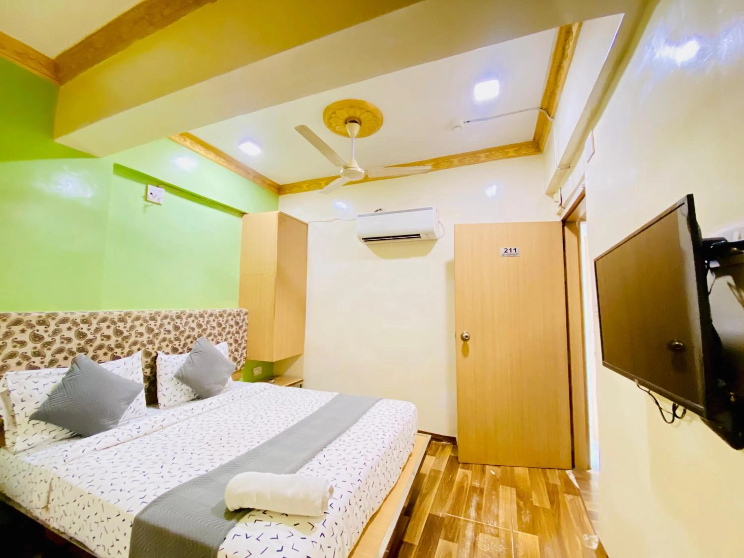 Bed in Hotel ABC Satellite Prahlad Nagar