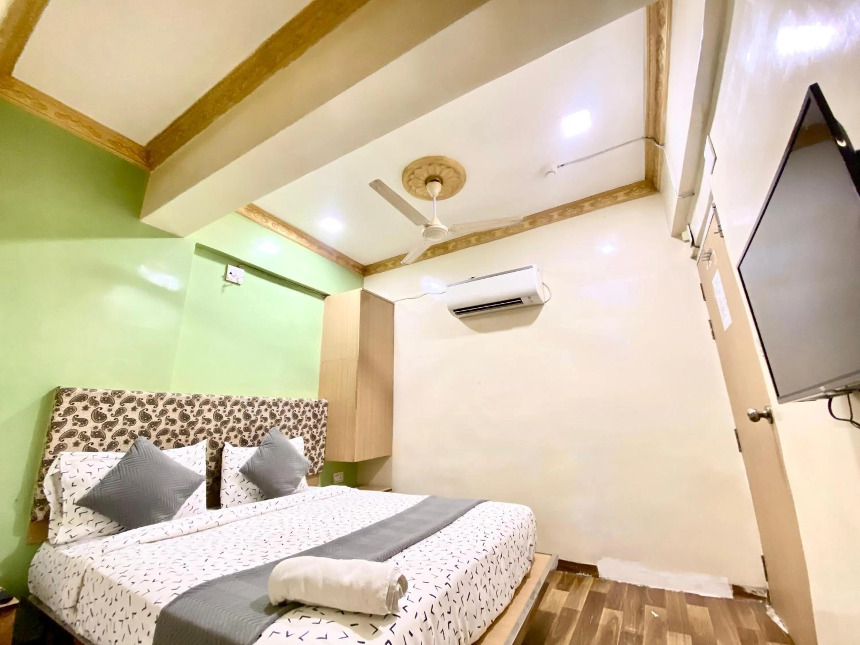 Bed in Hotel ABC Satellite Prahlad Nagar