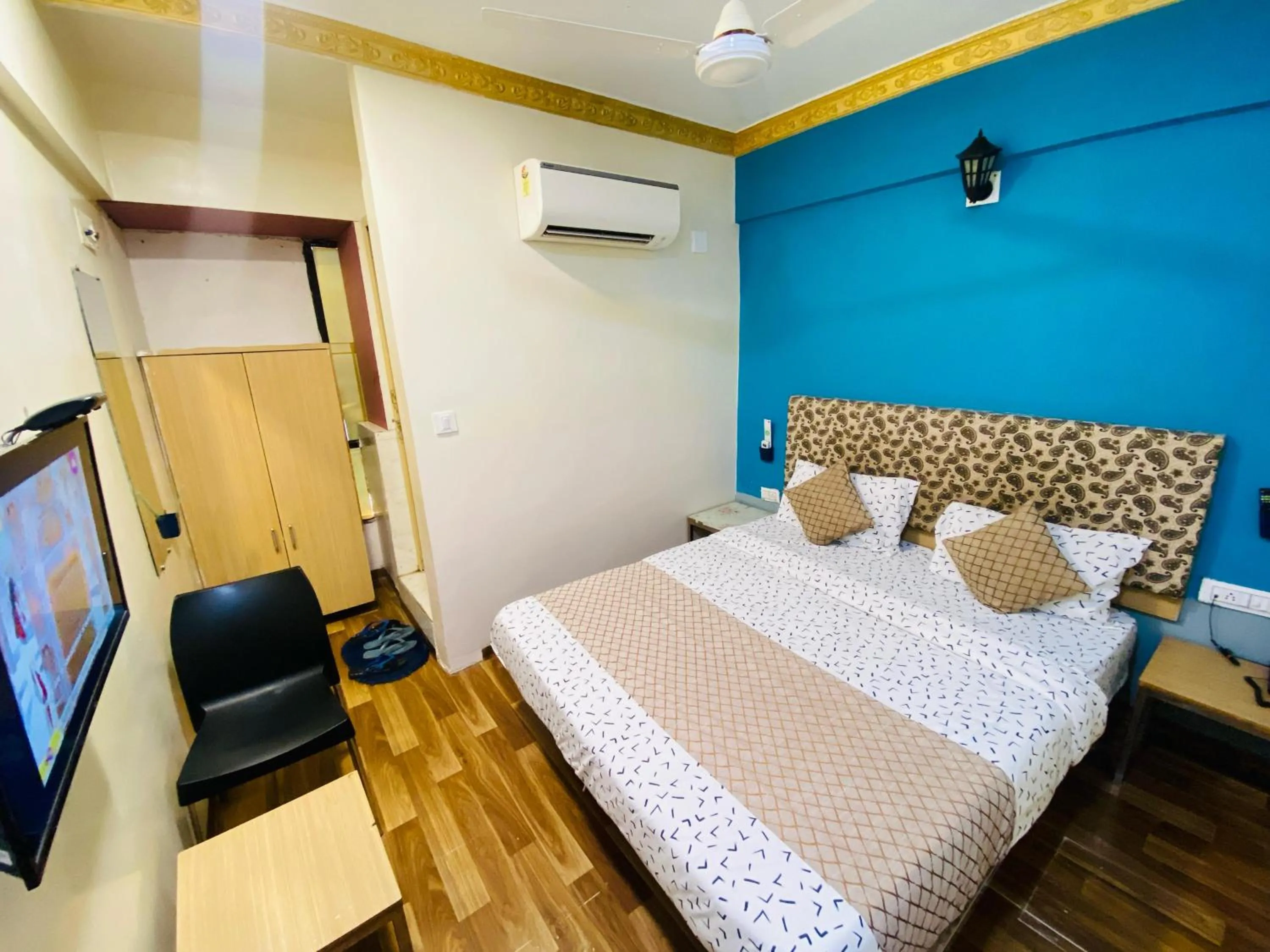 Bed in Hotel ABC Satellite Prahlad Nagar