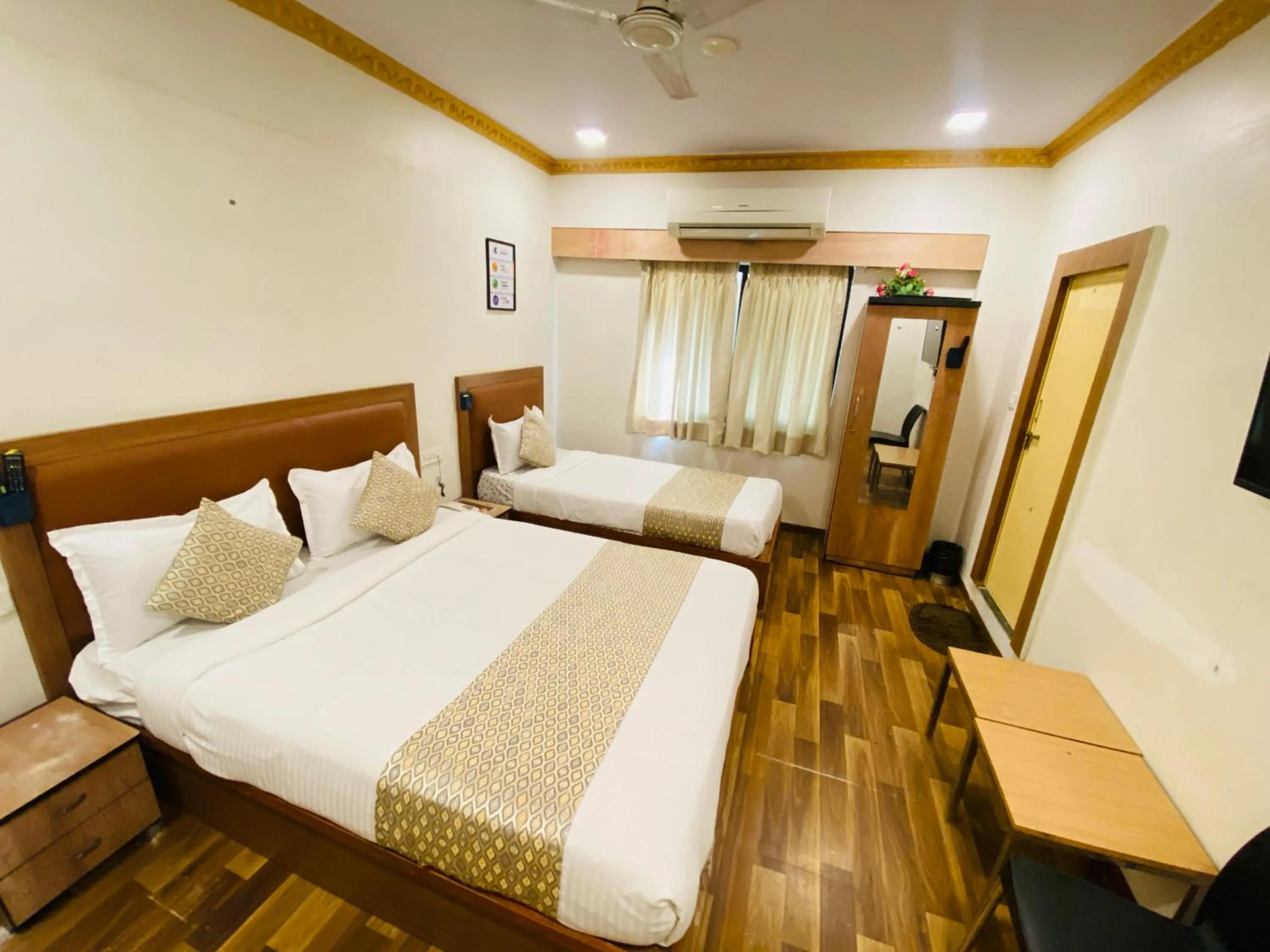 Bedroom in Hotel ABC Satellite Prahlad Nagar