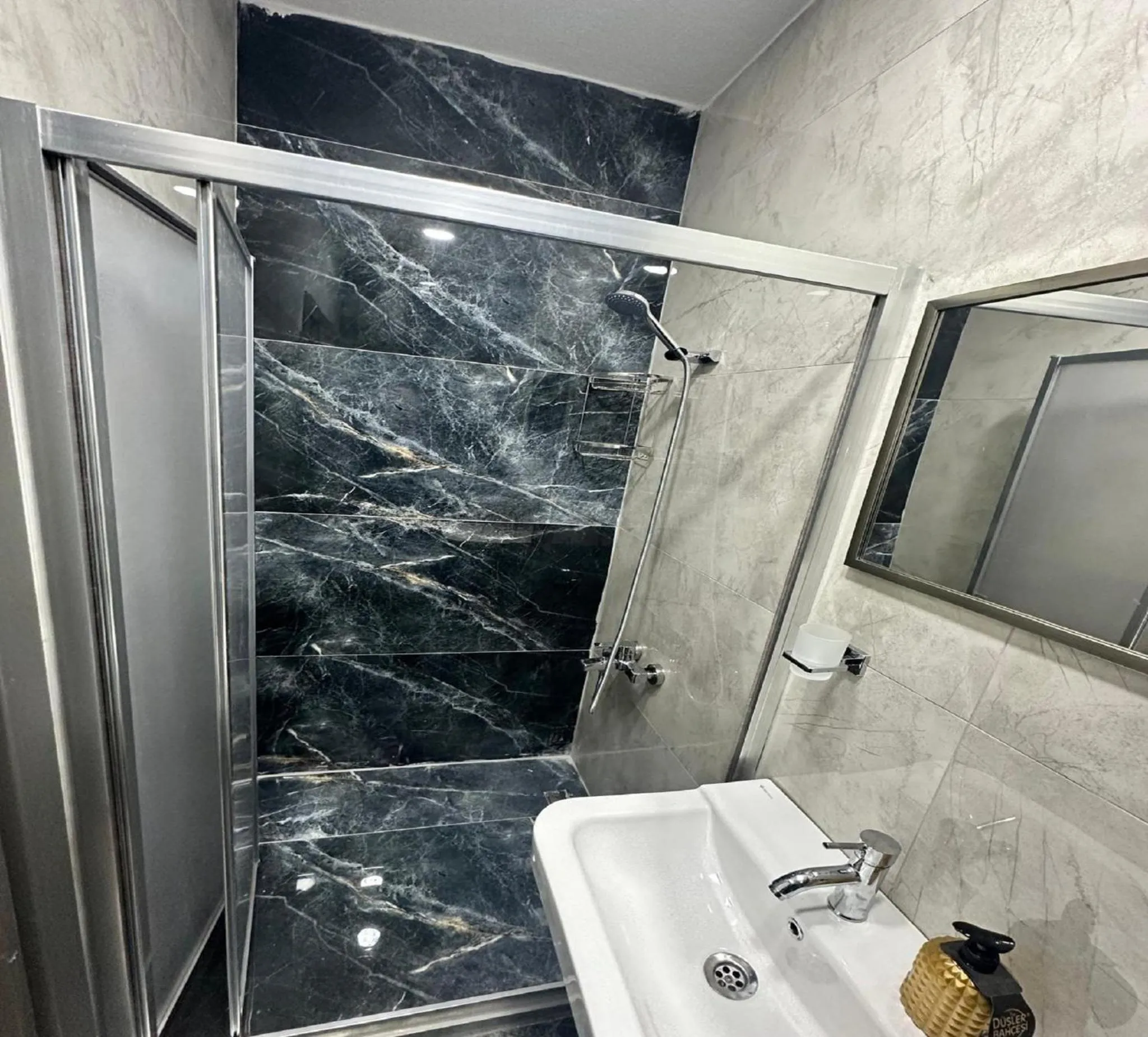 Shower in Armagan Suite Taksim