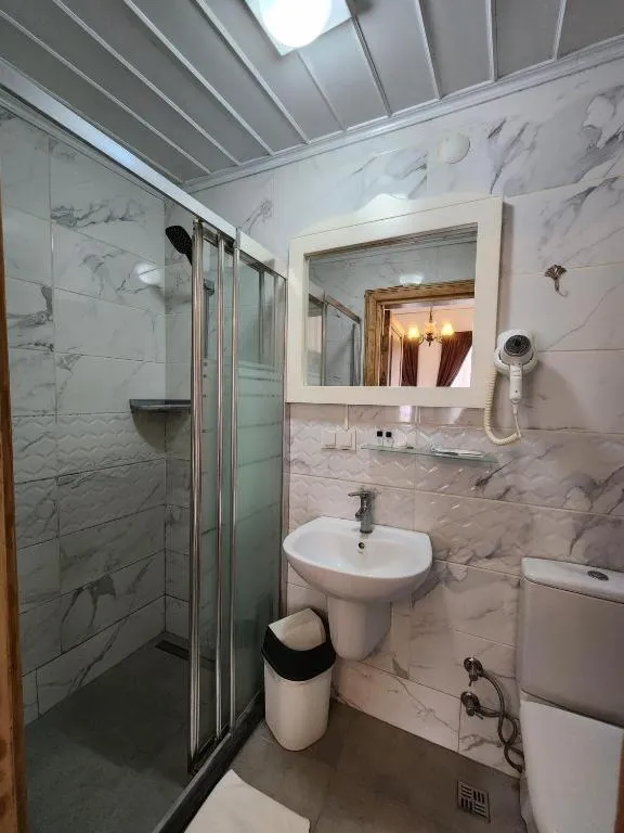 Toilet in Kadıköy White House