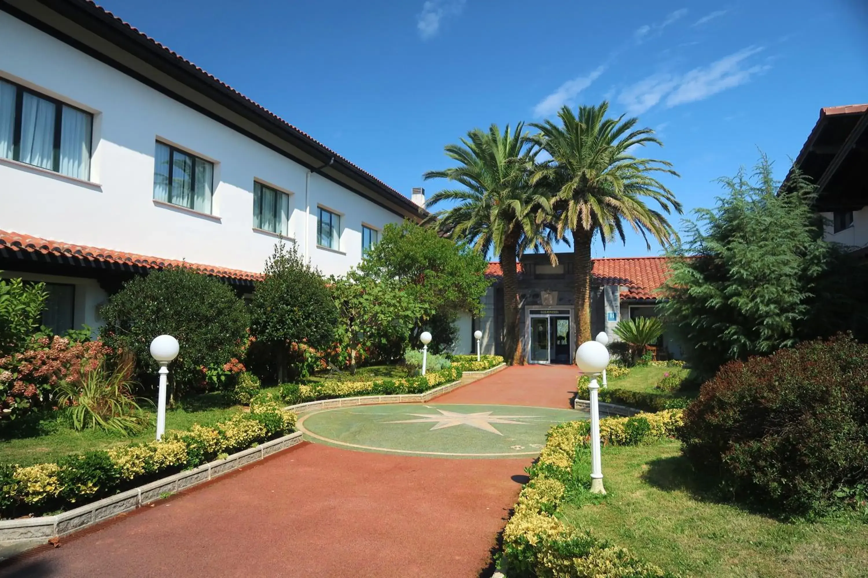 Facade/entrance in Hotel Gudamendi Facade/entrance in Hotel Gudamendi