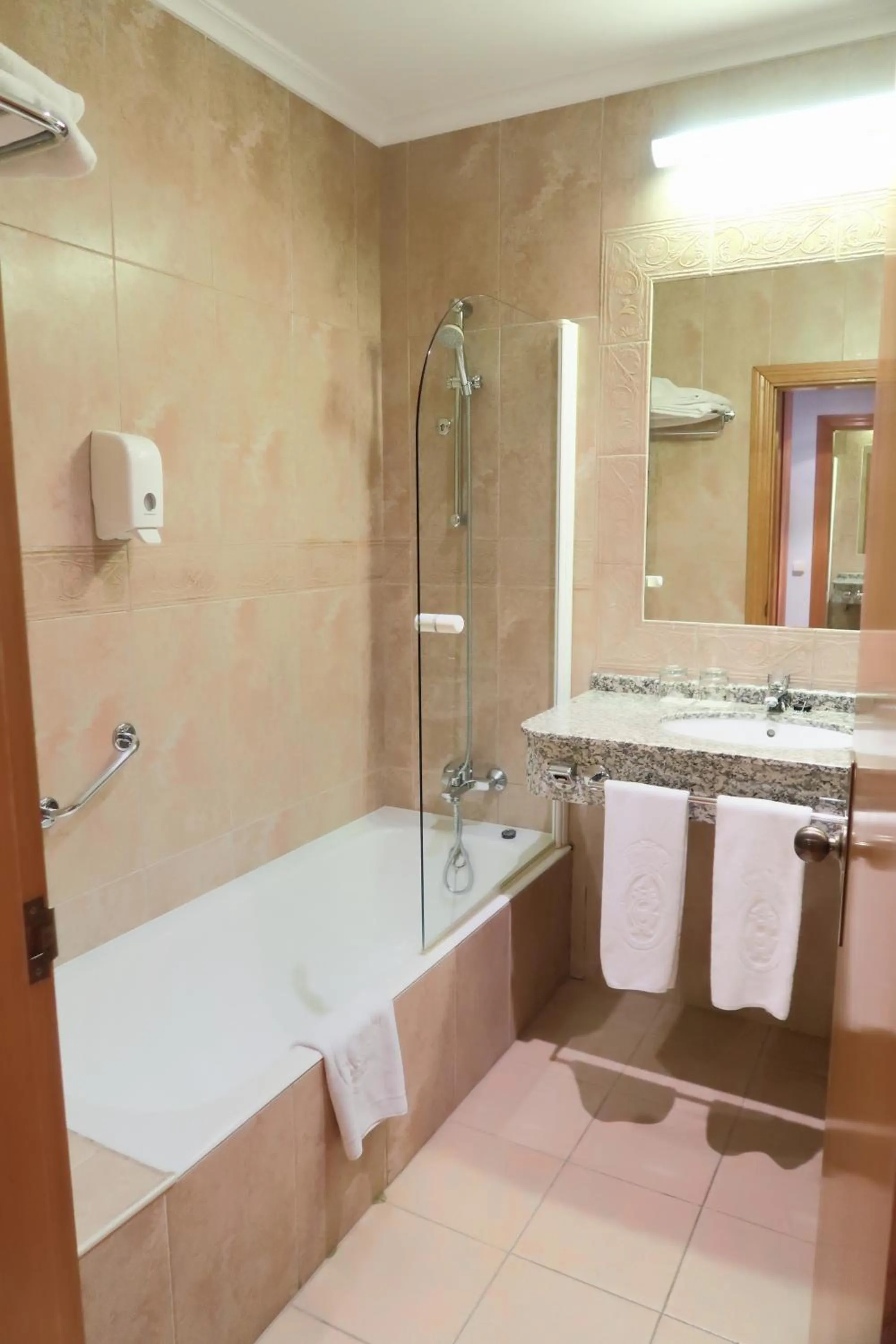 Bathroom in Hotel Gudamendi