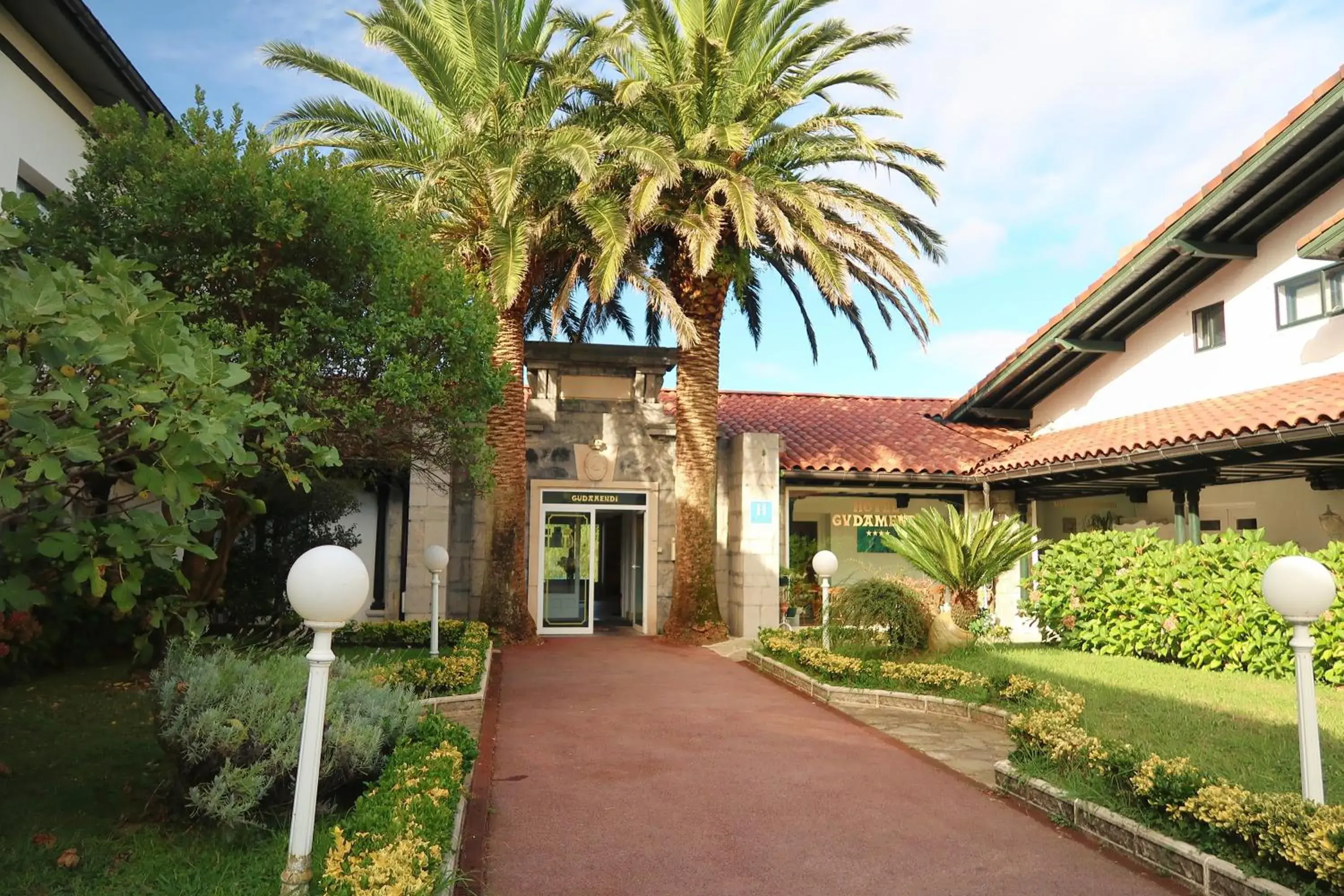 Facade/entrance in Hotel Gudamendi Facade/entrance in Hotel Gudamendi