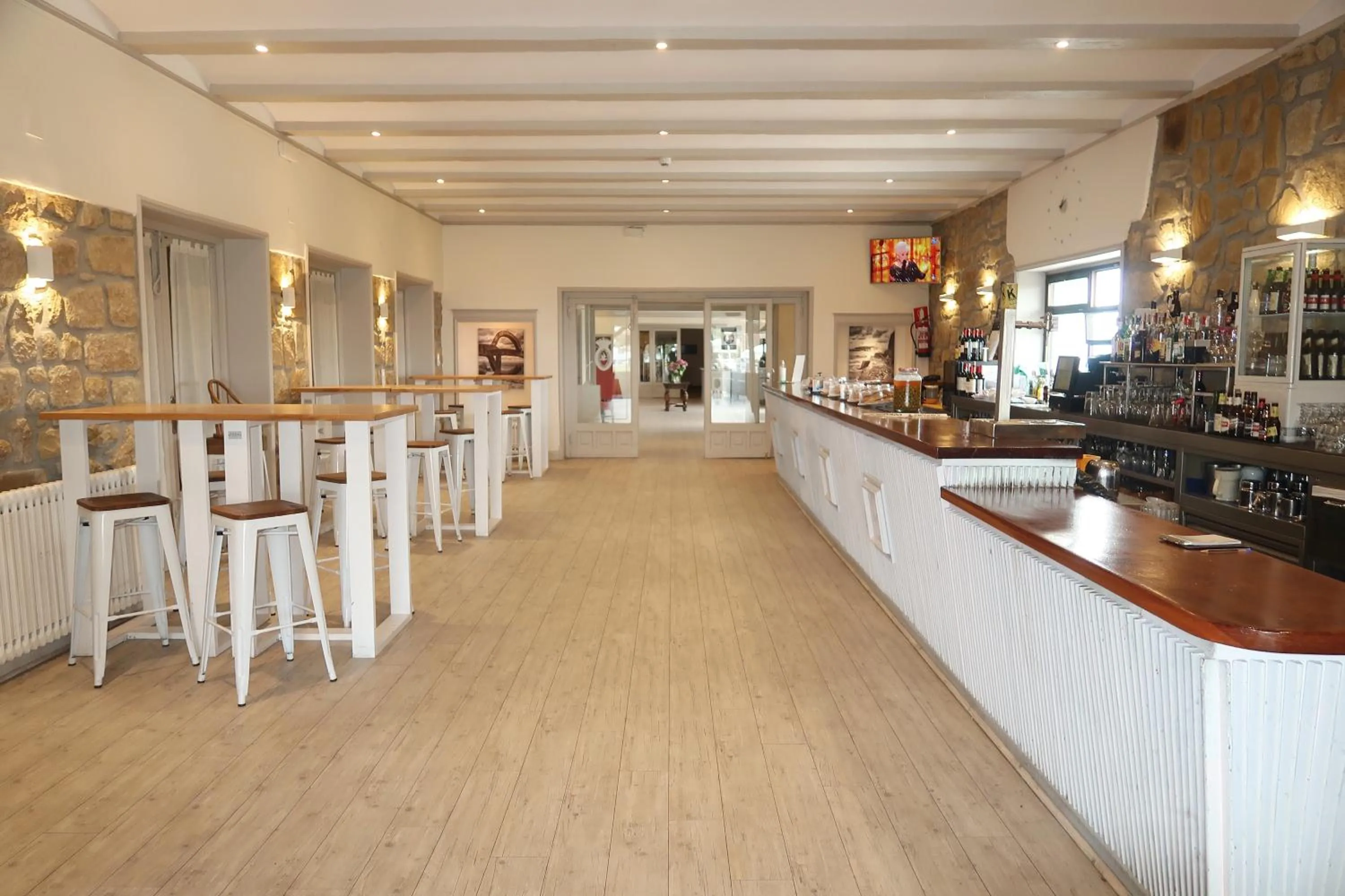 Lounge or bar in Hotel Gudamendi