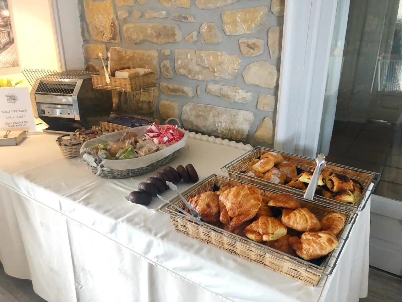 Food and drinks in Hotel Gudamendi