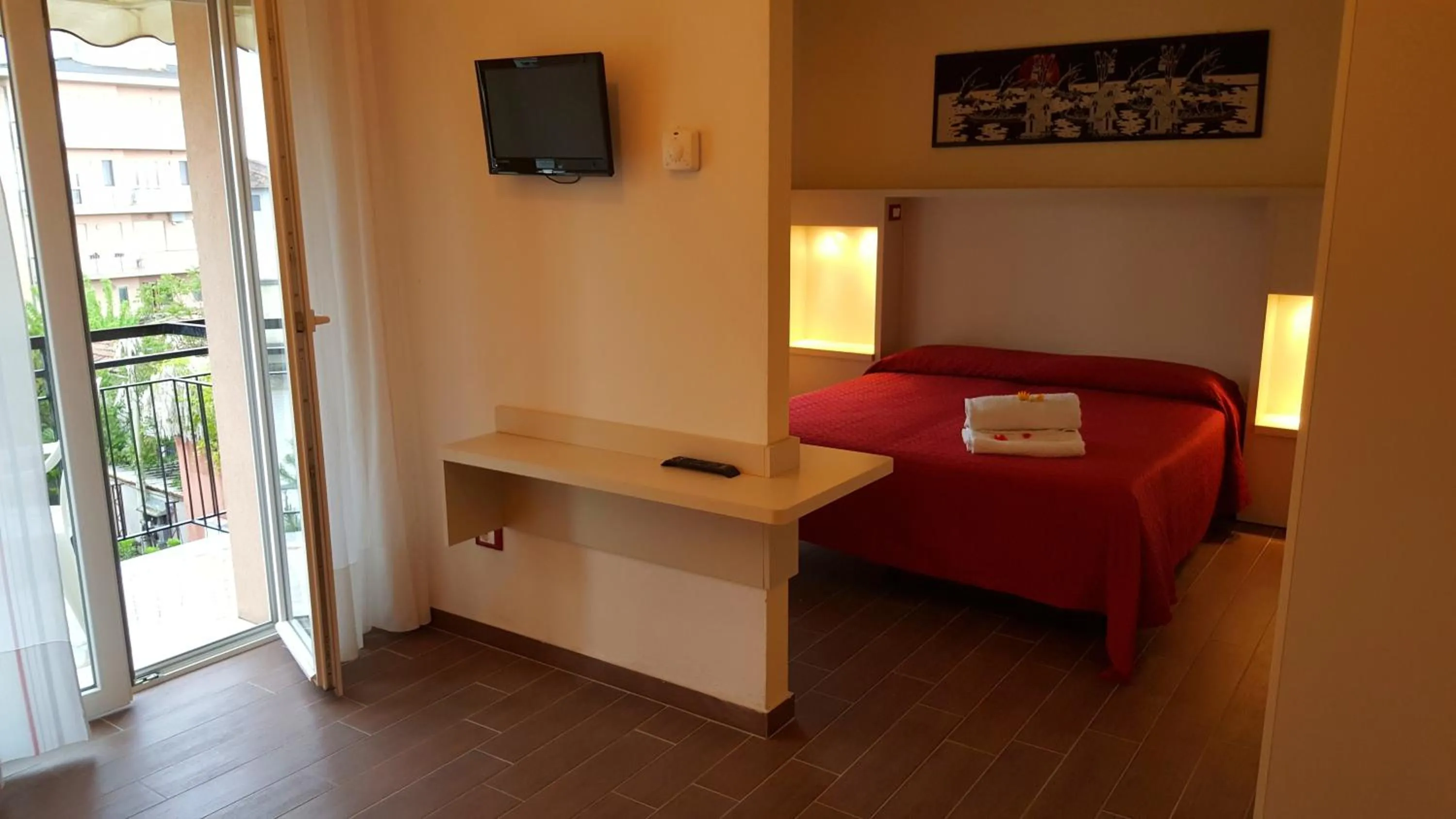TV and multimedia, Bed in Hotel Perla Verde