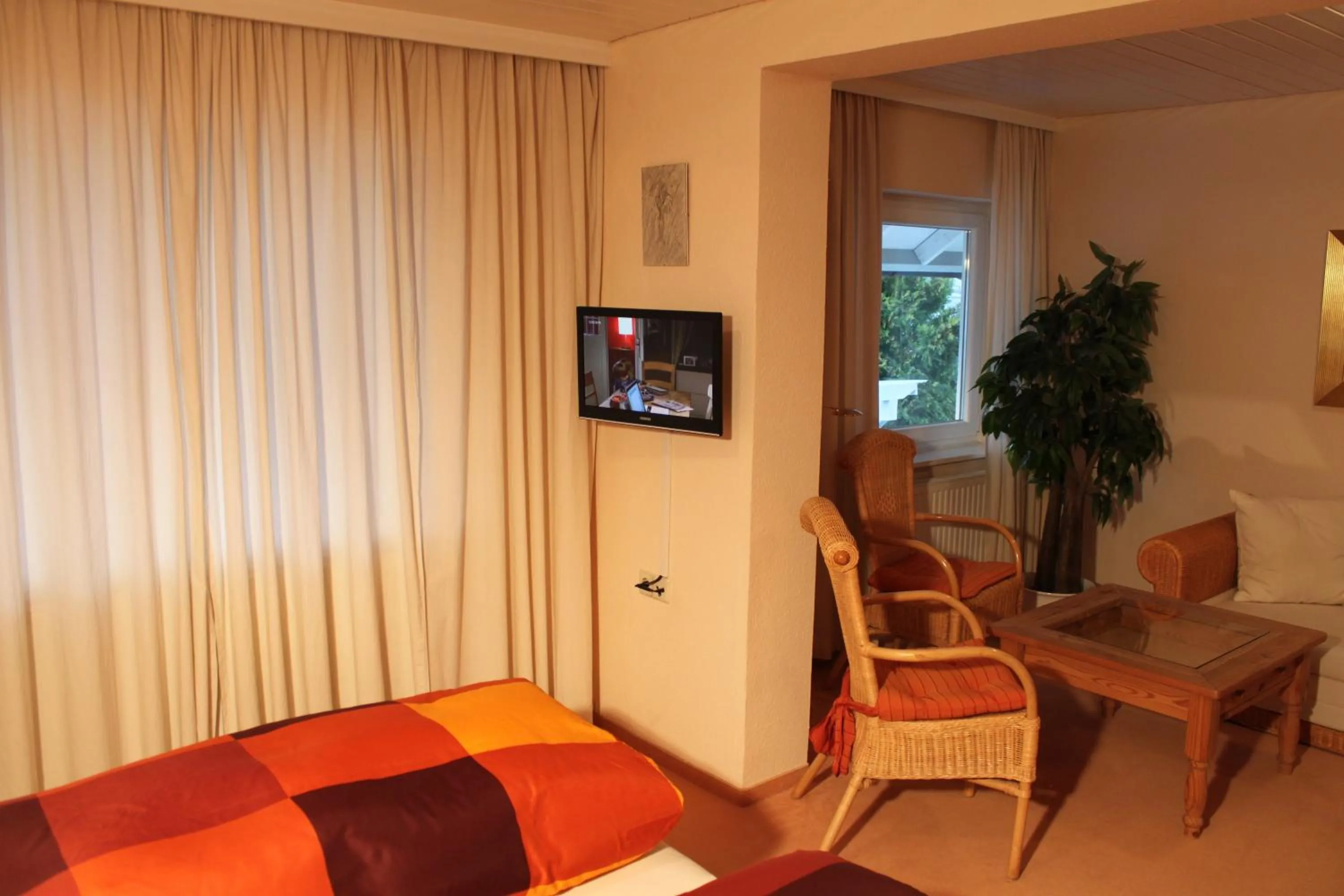 Photo of the whole room, Bed in Landhaus Goldenes Kreuz