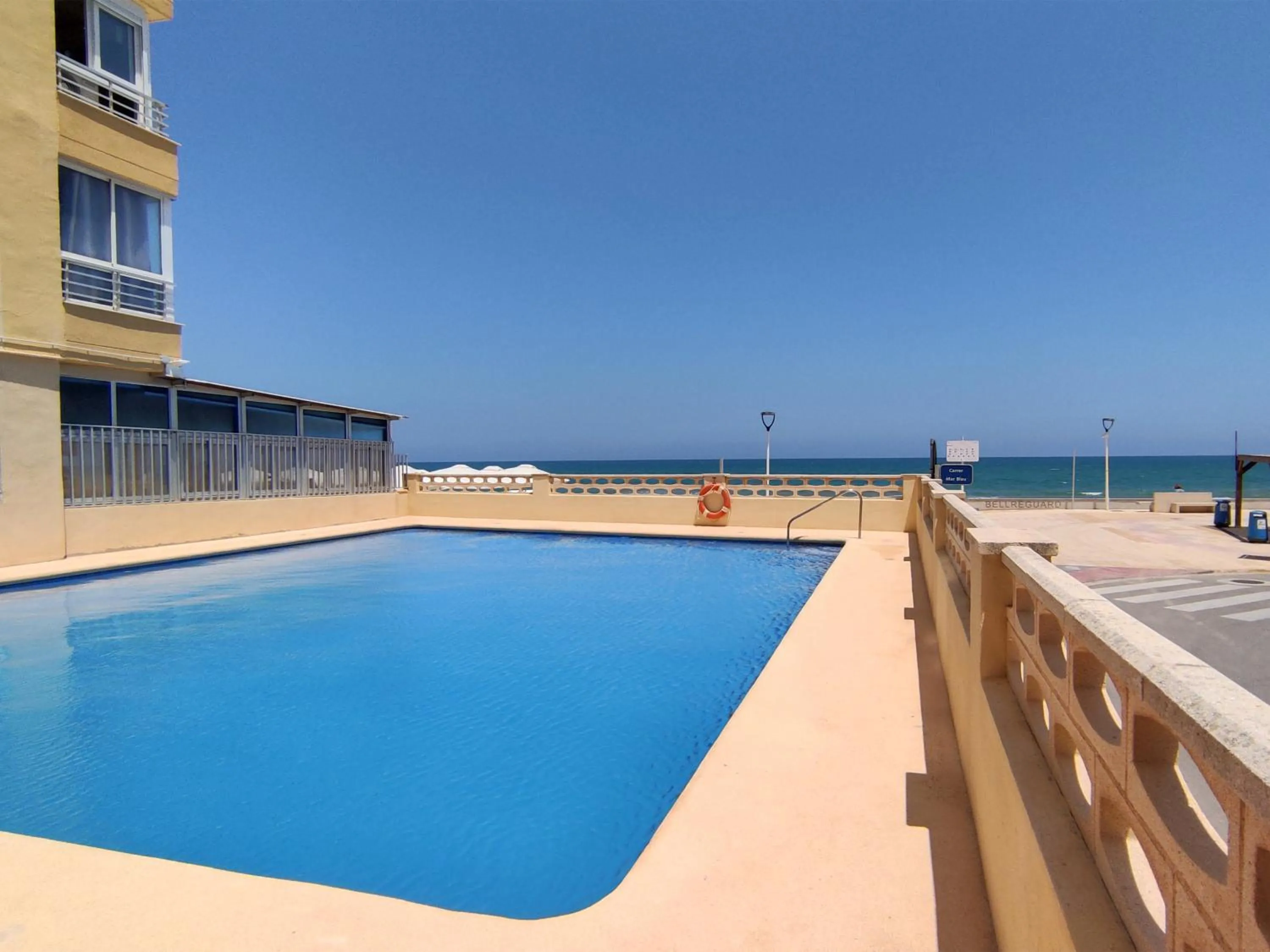 Swimming pool in Apartamento Gandia Bellreguard 3000
