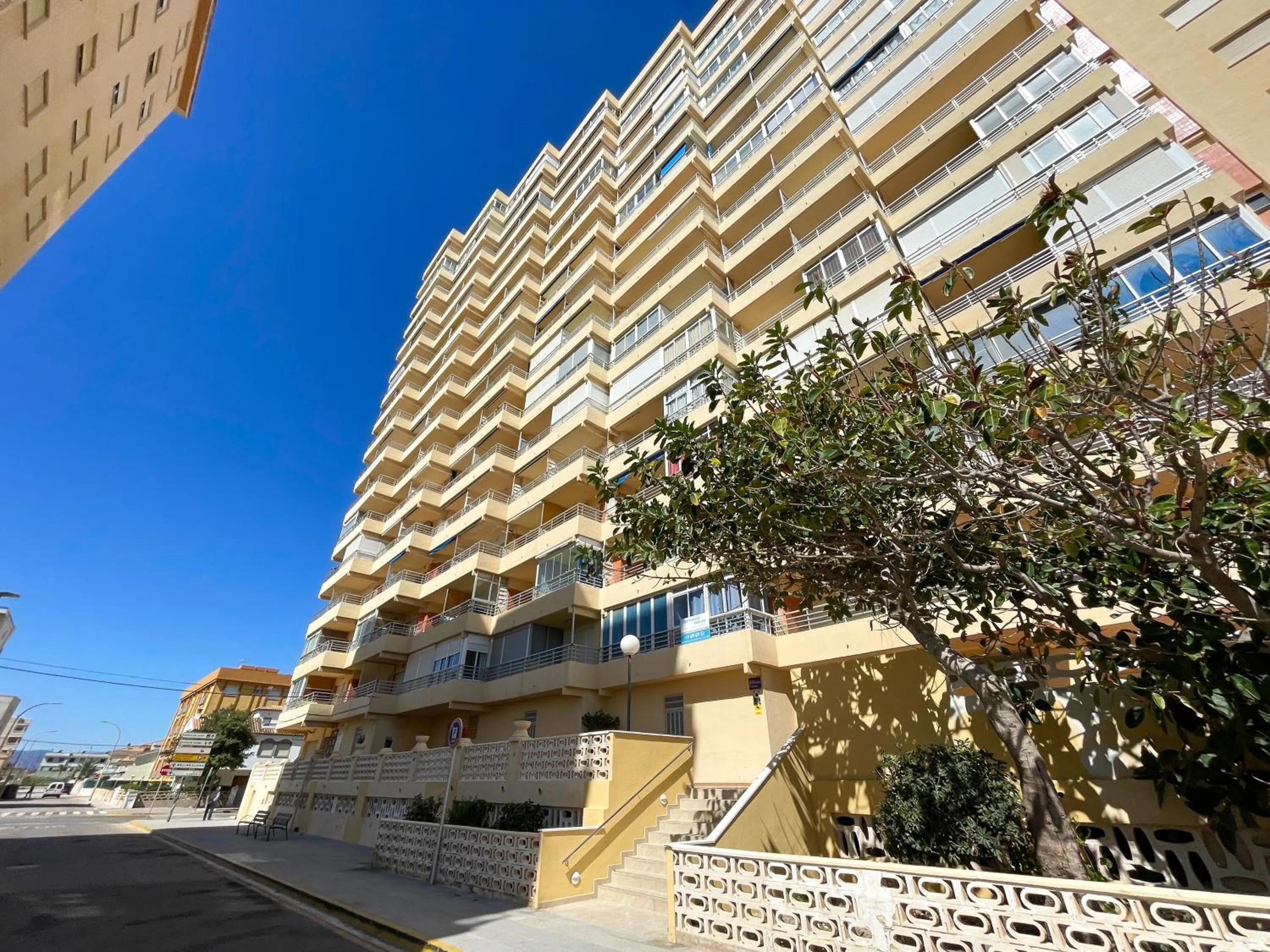 Property building in Apartamento Gandia Bellreguard 3000
