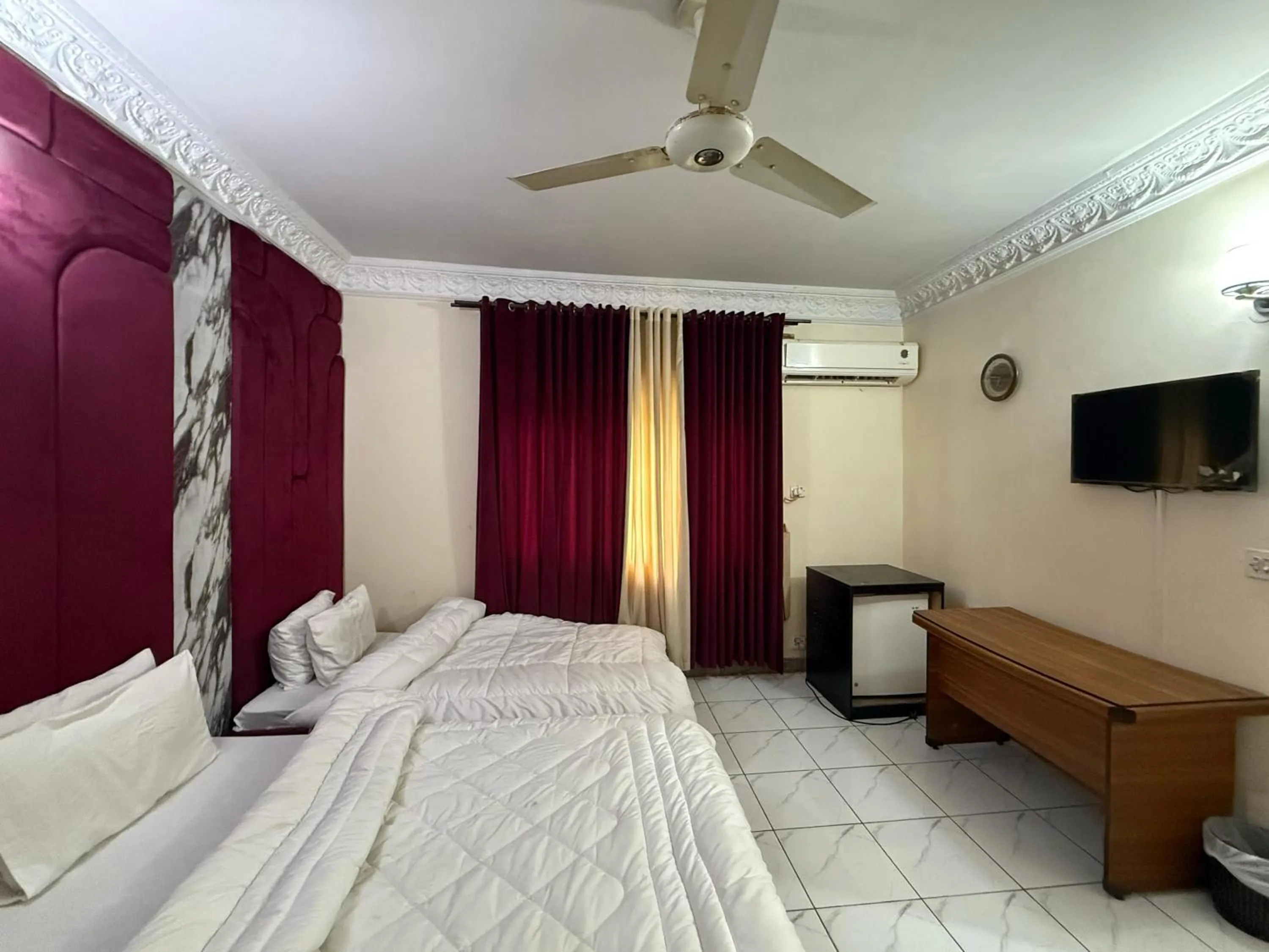 Communal lounge/ TV room in Milton Guesthouse