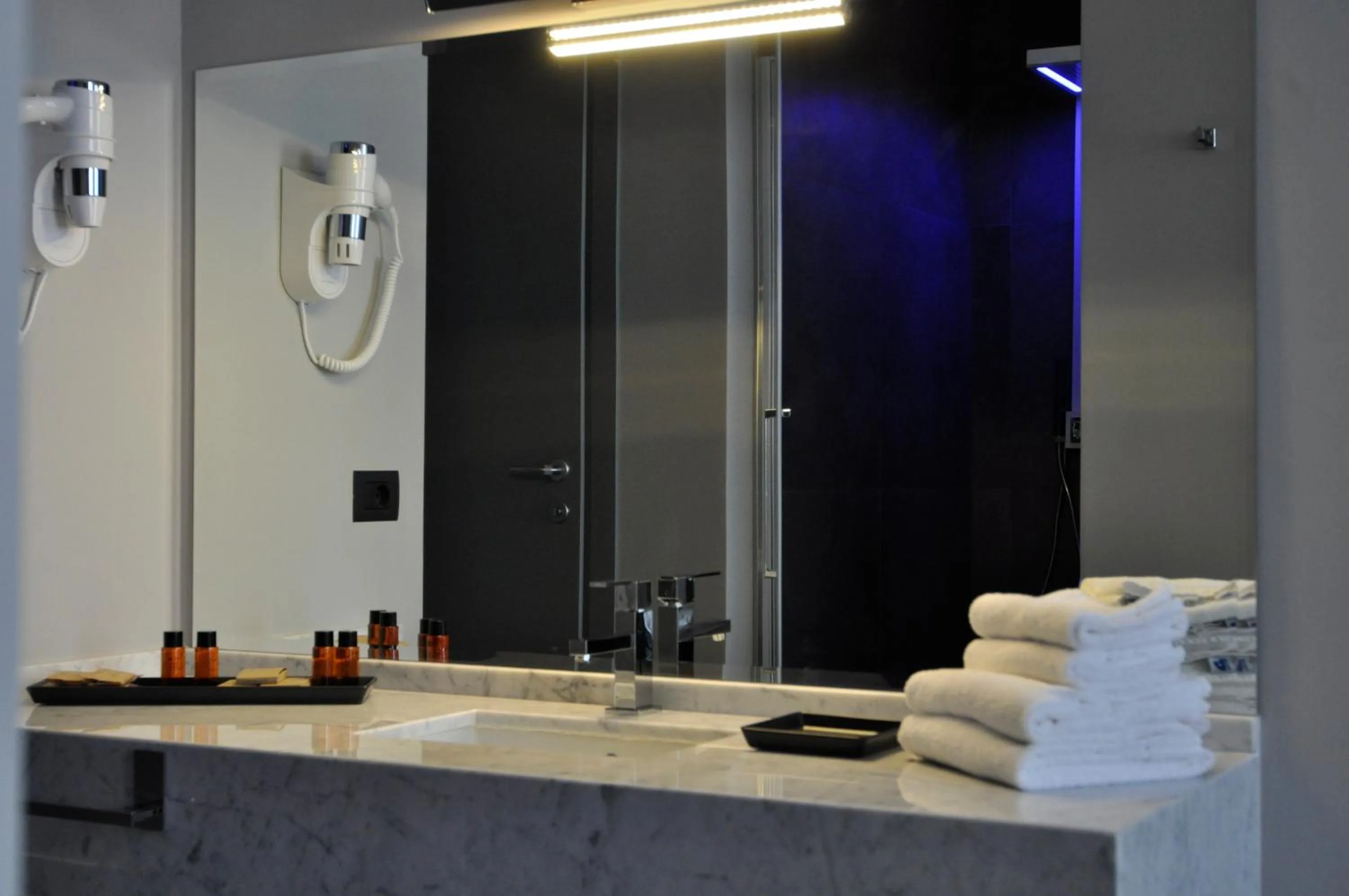 Other in Place 24 Suites & Wellness