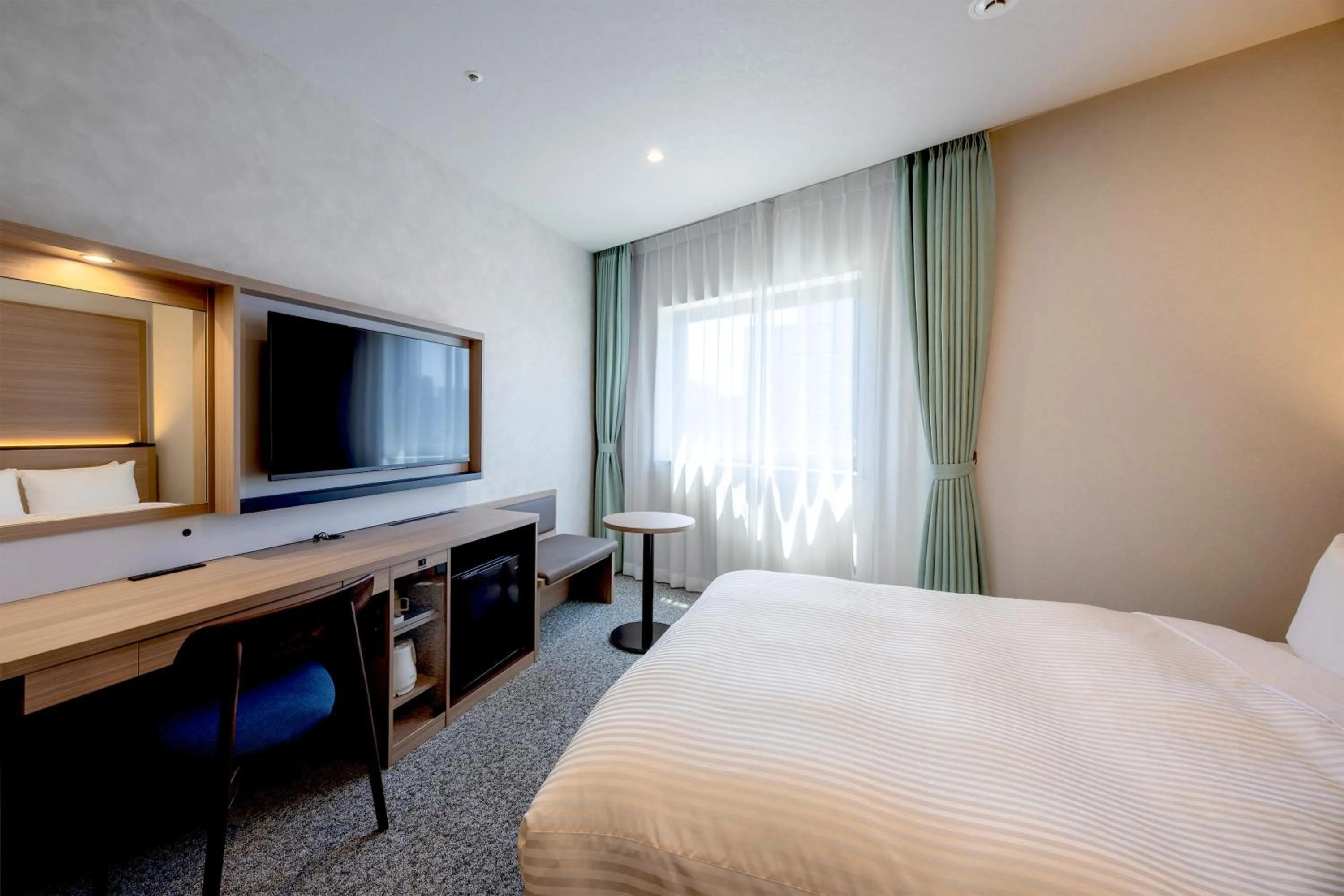 Photo of the whole room, Bed in Hotel Mariners Court Tokyo