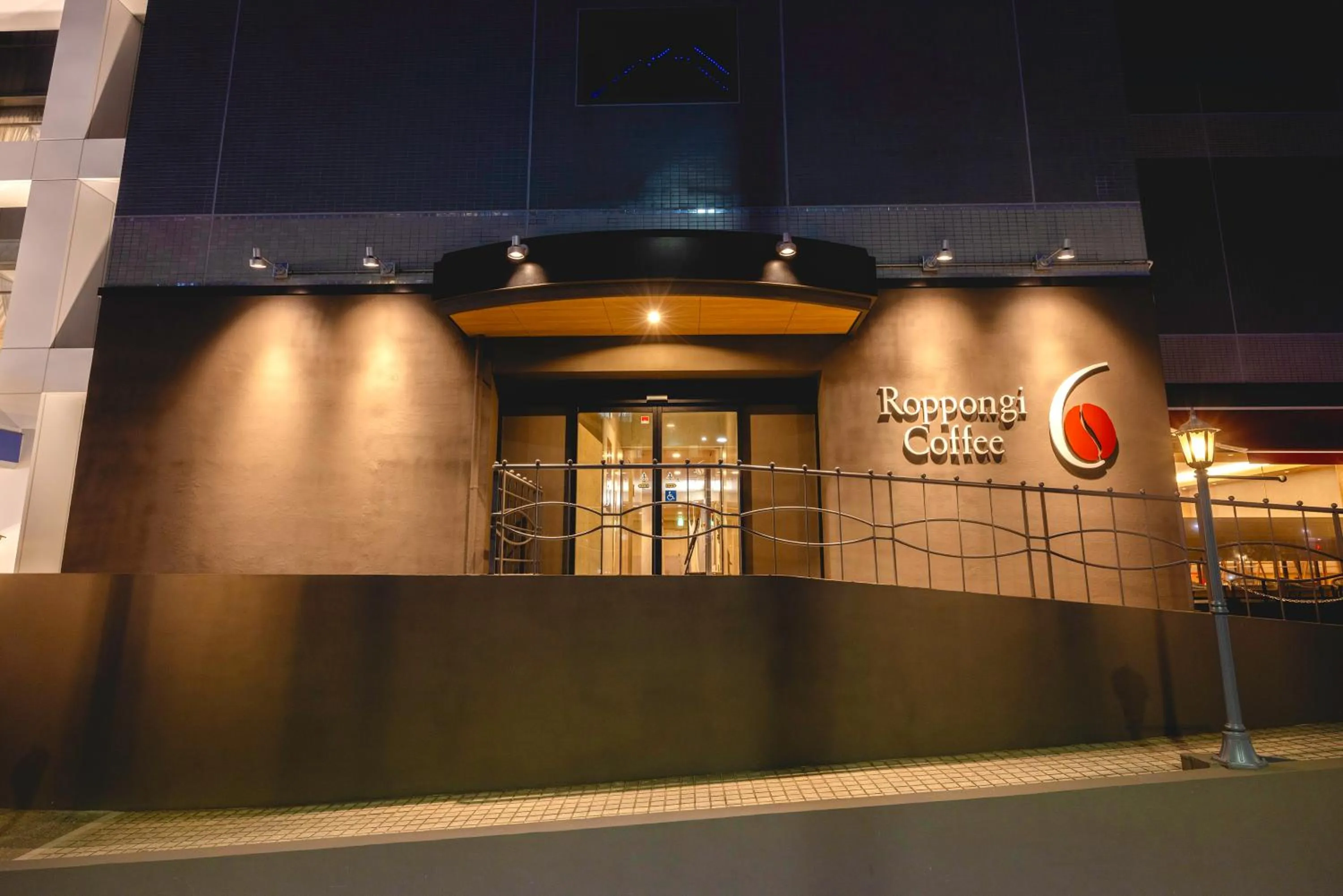 Property building in Hotel Mariners Court Tokyo