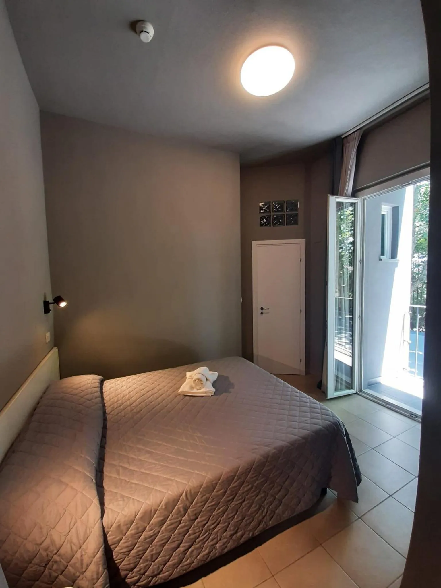 Bed in Hotel Alabama by ALEhotels