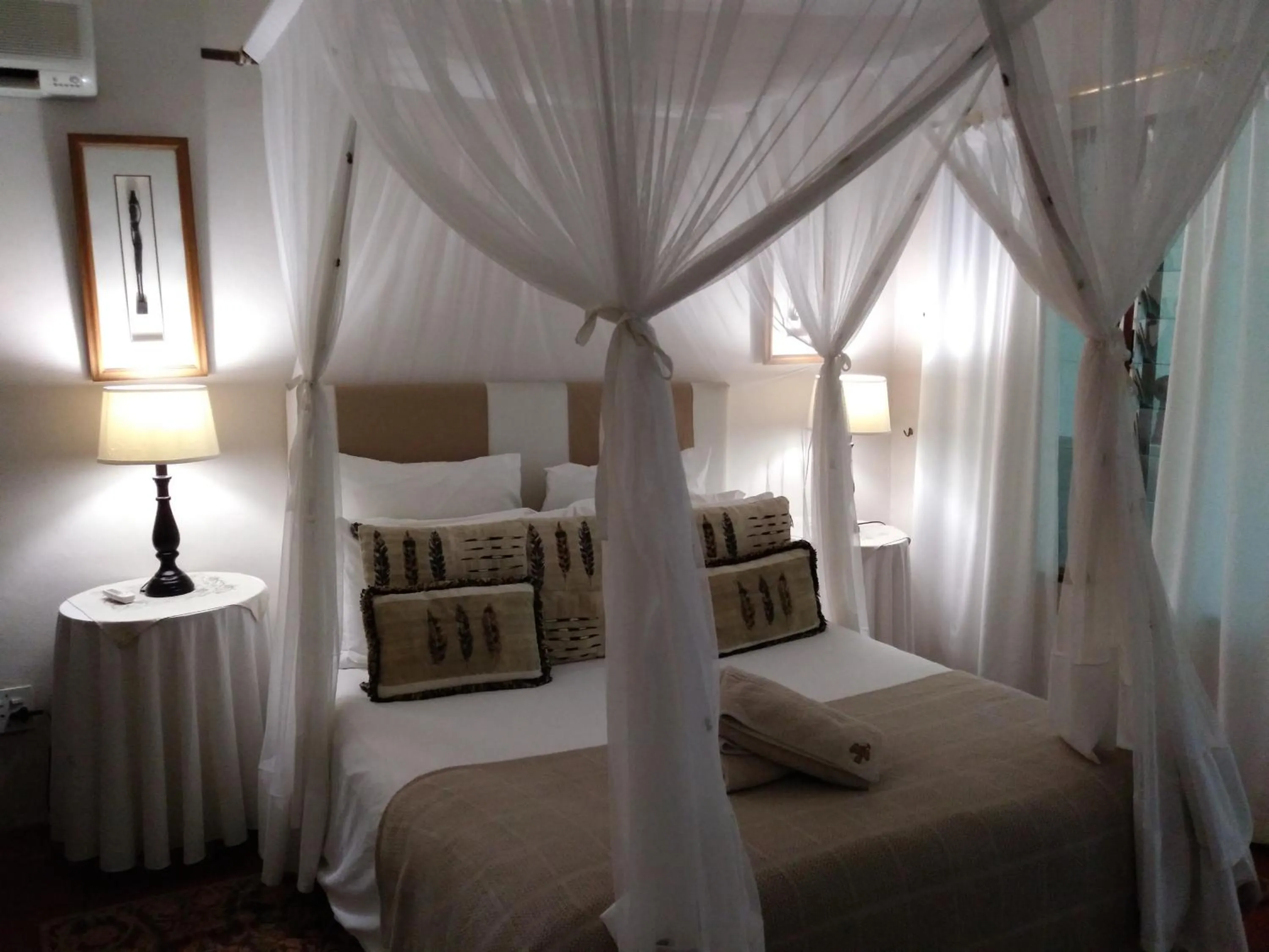 Photo of the whole room, Bed in St Lucia Kingfisher Lodge