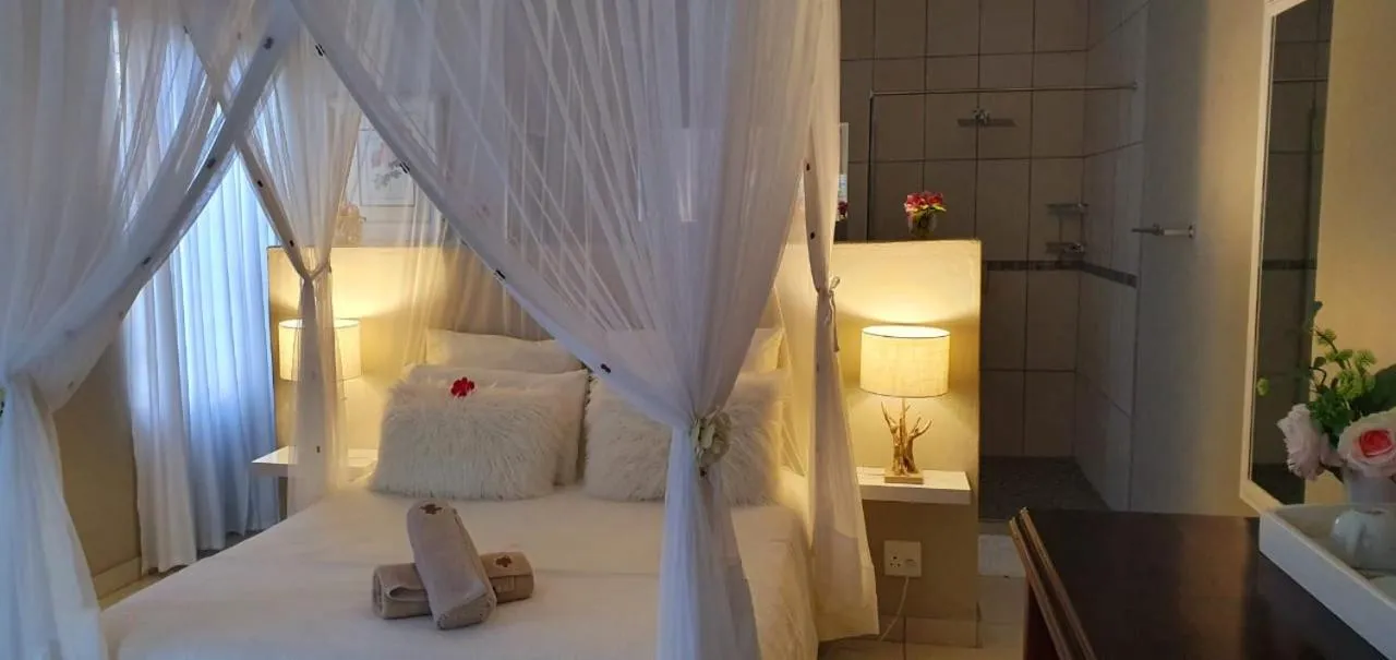 Bed in St Lucia Kingfisher Lodge