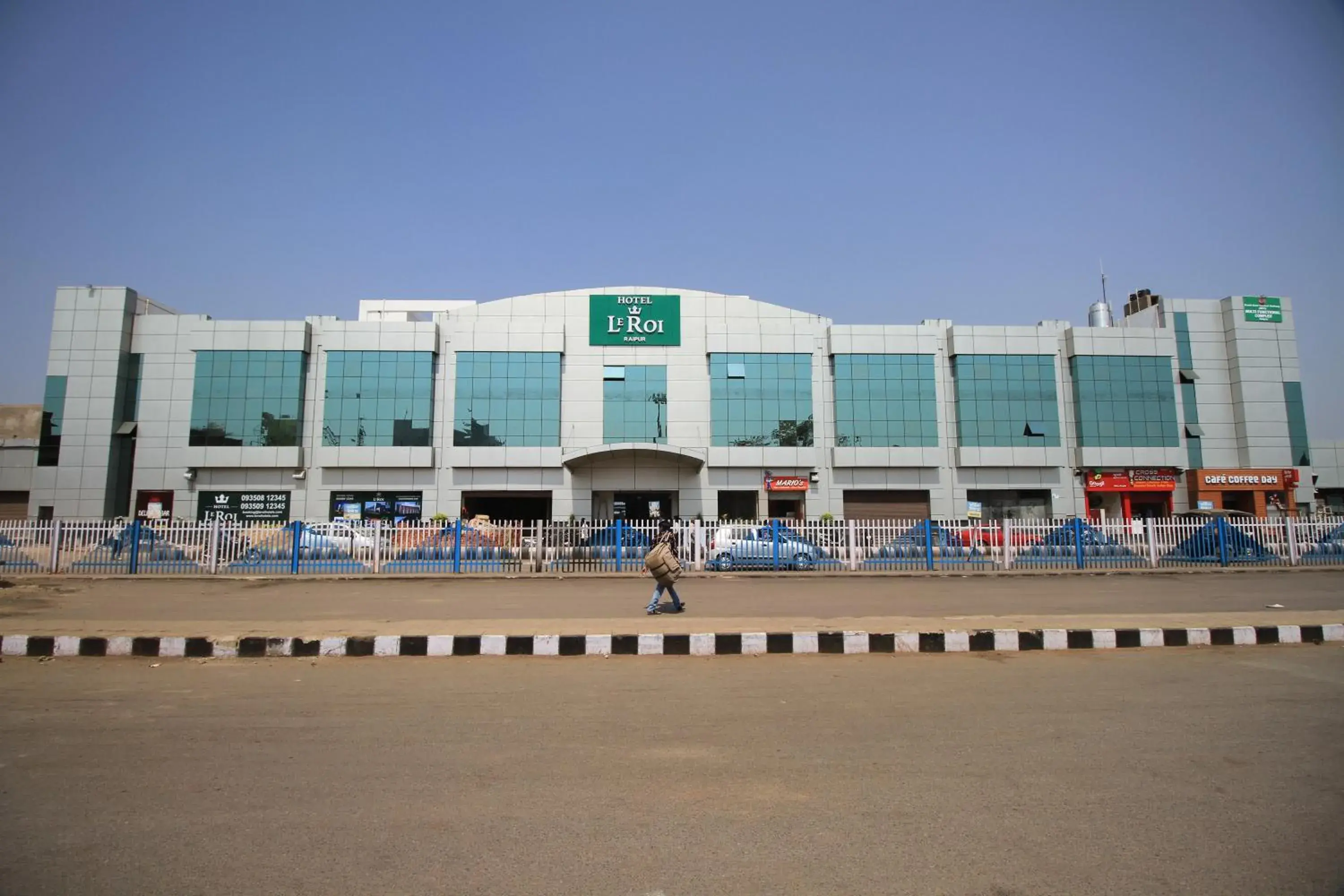 Property building in Hotel Le Roi Raipur at Raipur Railway Station Property building in Hotel Le Roi Raipur at Raipur Railway Station