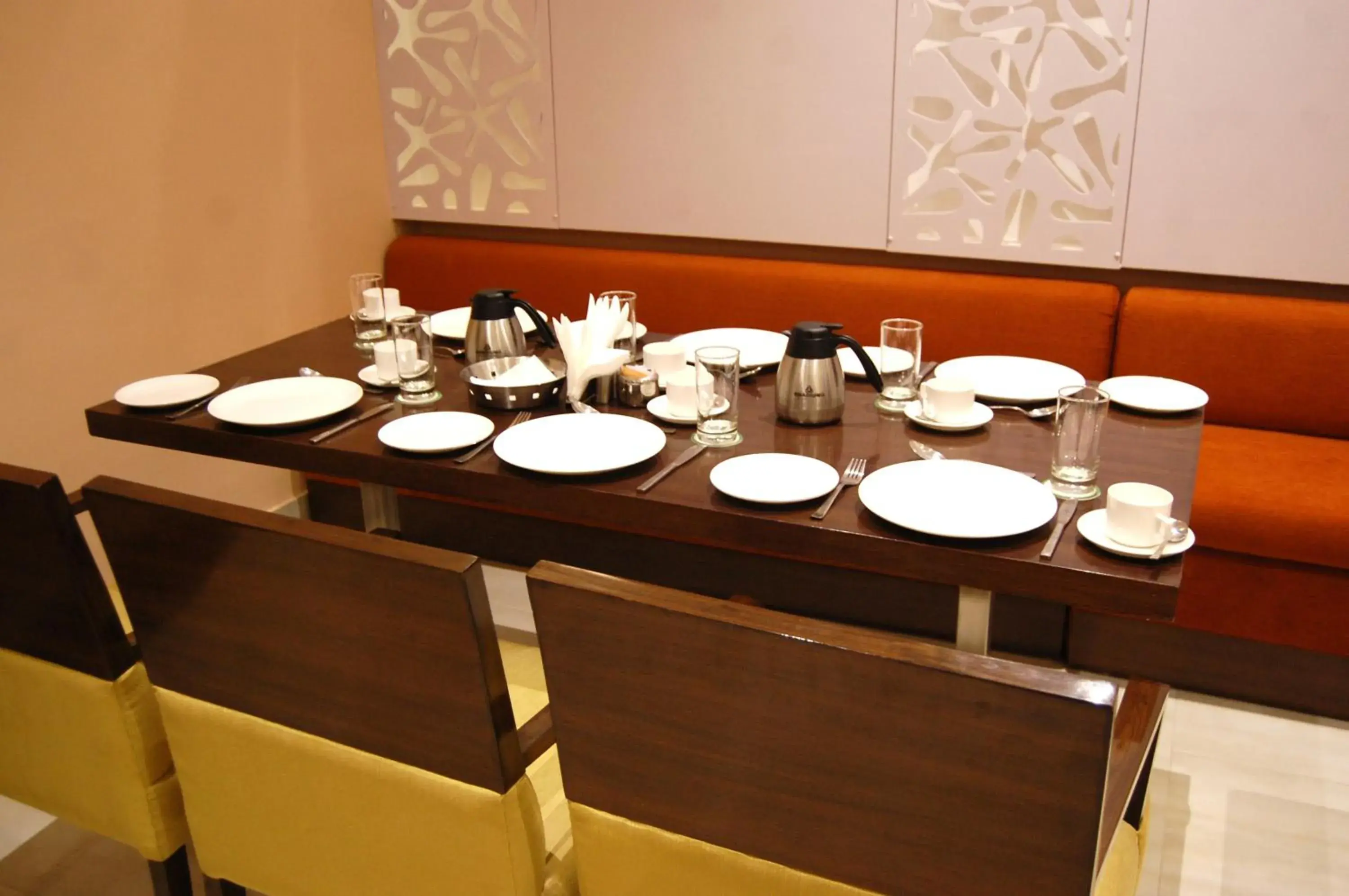 Restaurant/places to eat in Hotel Le Roi Raipur at Raipur Railway Station Restaurant/places to eat in Hotel Le Roi Raipur at Raipur Railway Station