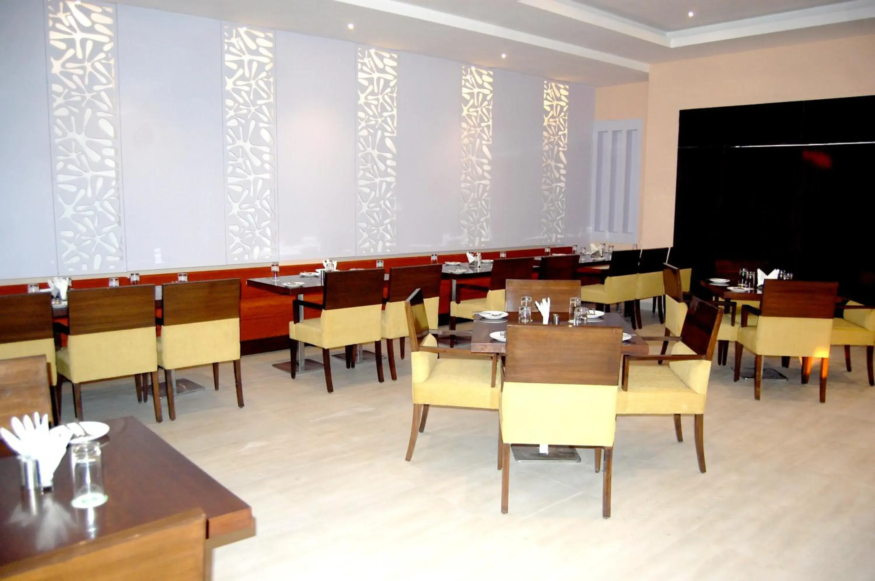 Restaurant/places to eat in Hotel Le Roi Raipur at Raipur Railway Station Restaurant/places to eat in Hotel Le Roi Raipur at Raipur Railway Station