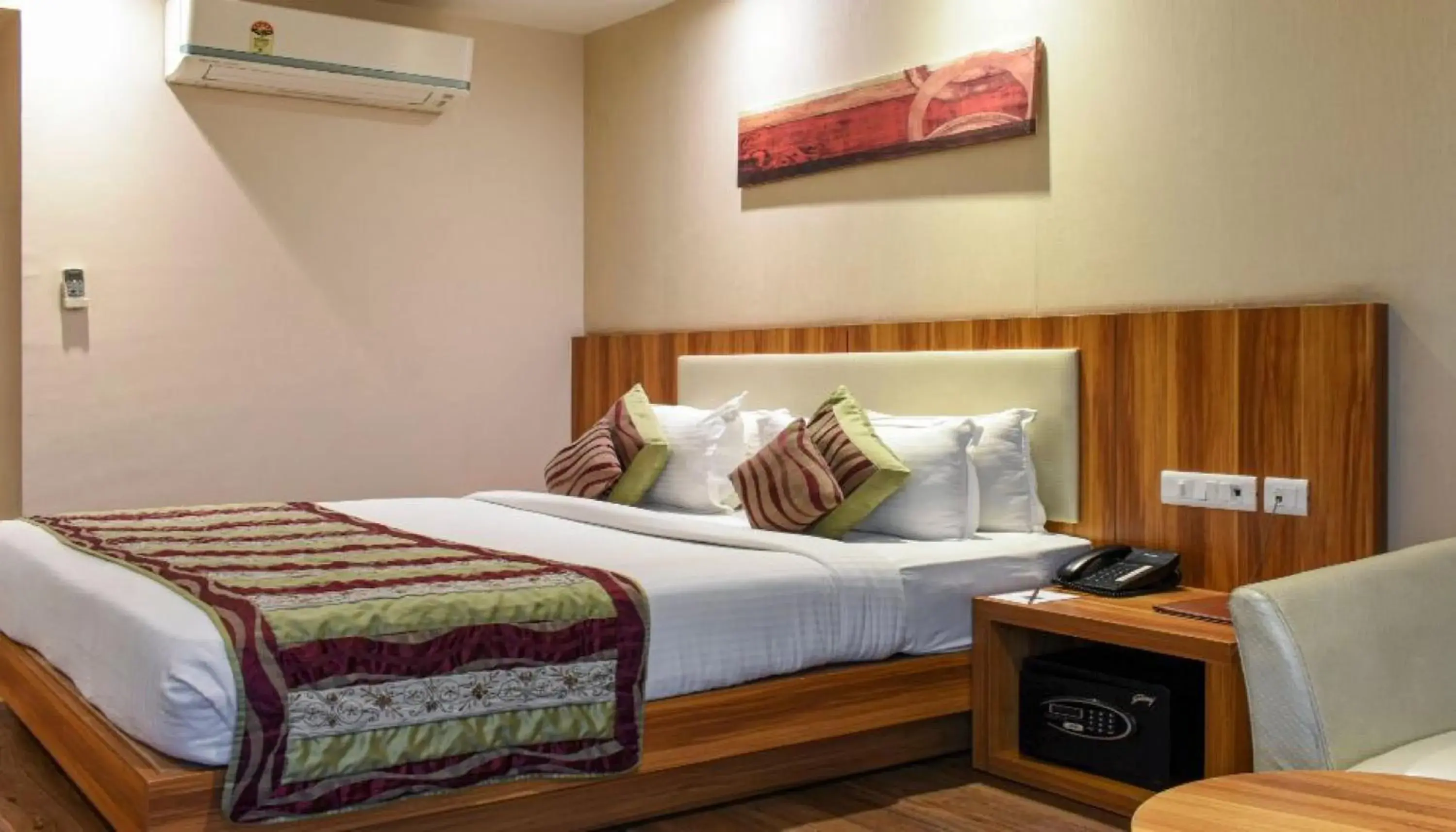 Bedroom, Bed in Hotel Le Roi Raipur at Raipur Railway Station Bedroom, Bed in Hotel Le Roi Raipur at Raipur Railway Station