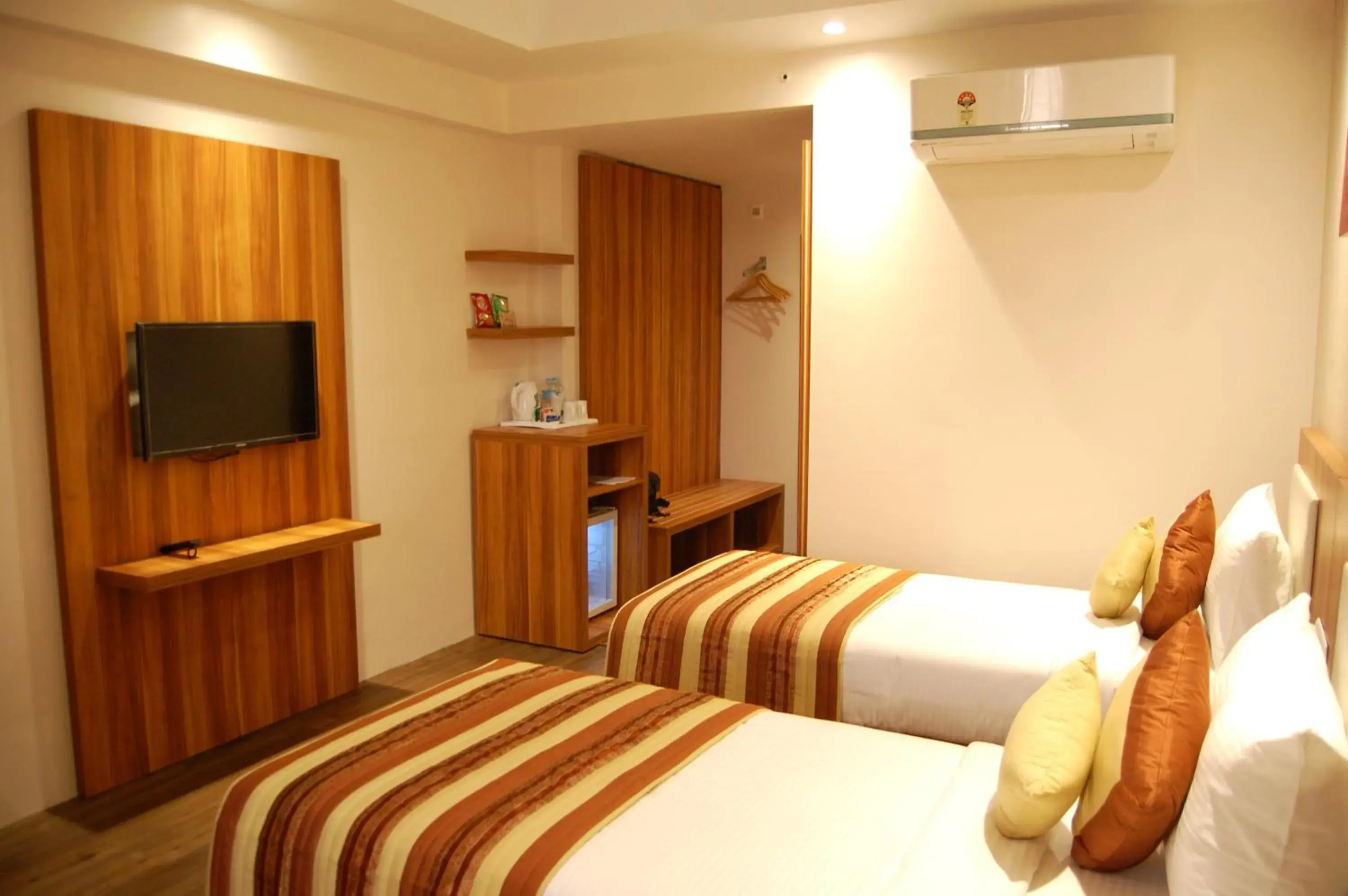 Bed in Hotel Le Roi Raipur at Raipur Railway Station Bed in Hotel Le Roi Raipur at Raipur Railway Station