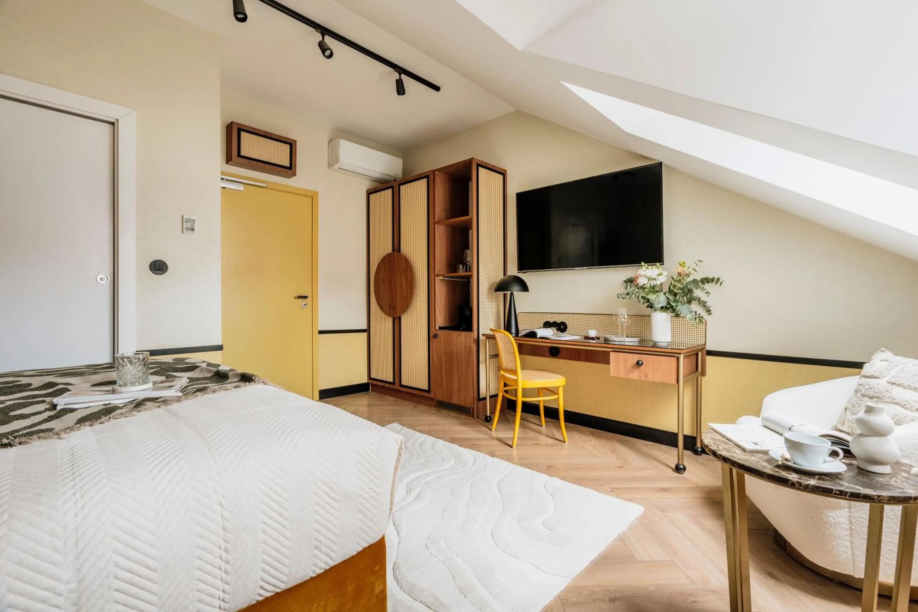 Bed in Colette - LoftAffair Collection