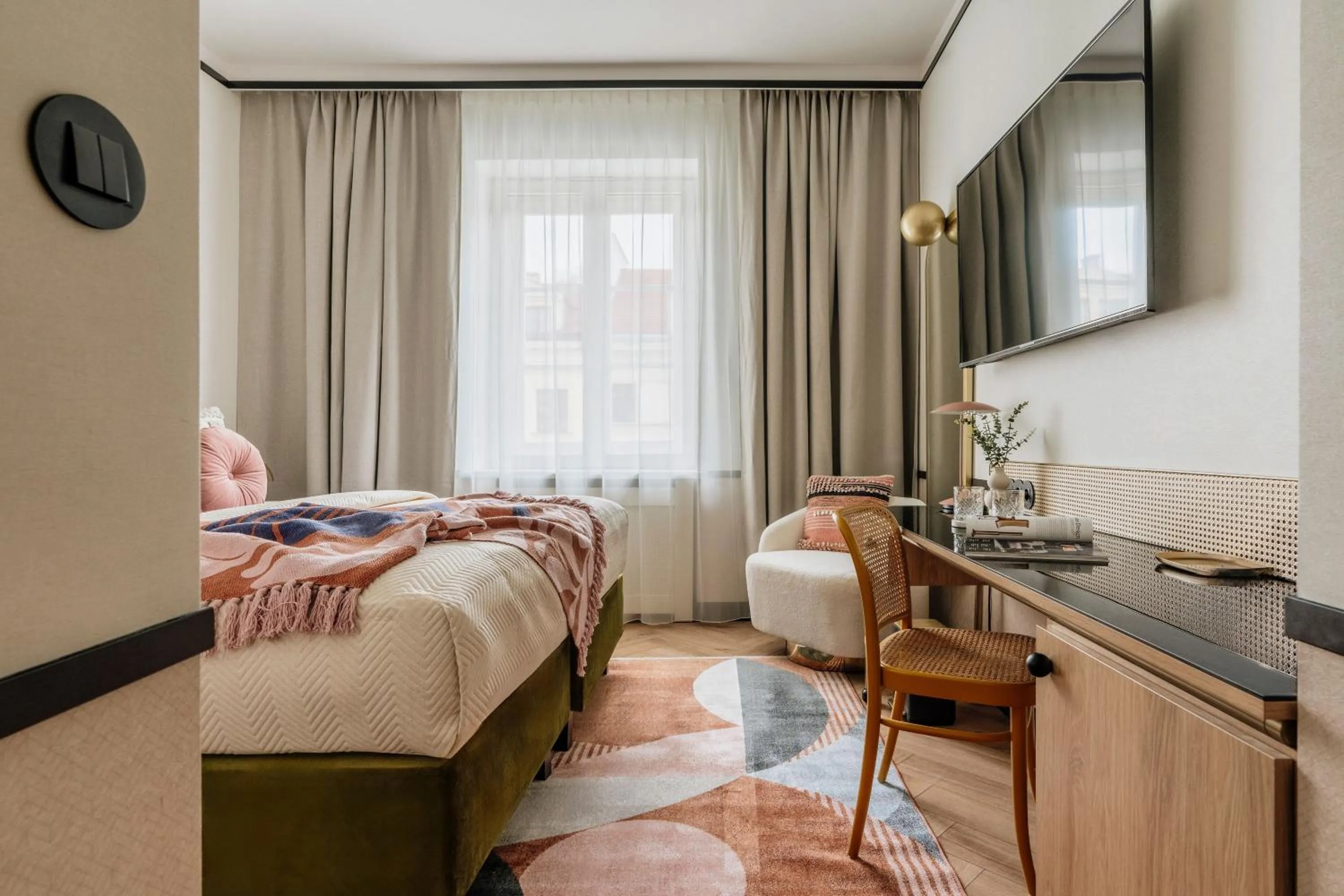 Seating area, Bed in Colette - LoftAffair Collection