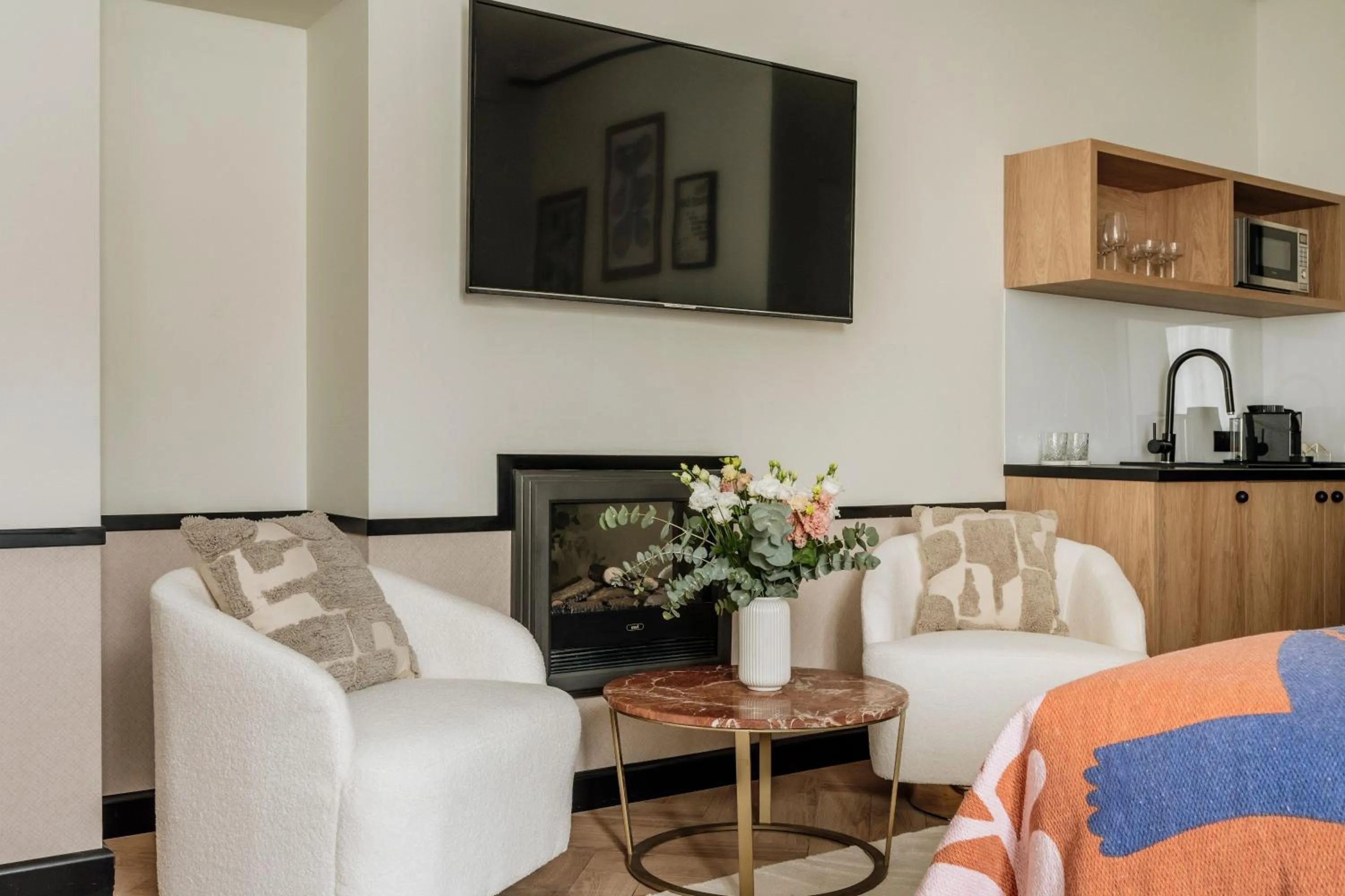 TV and multimedia in Colette - LoftAffair Collection