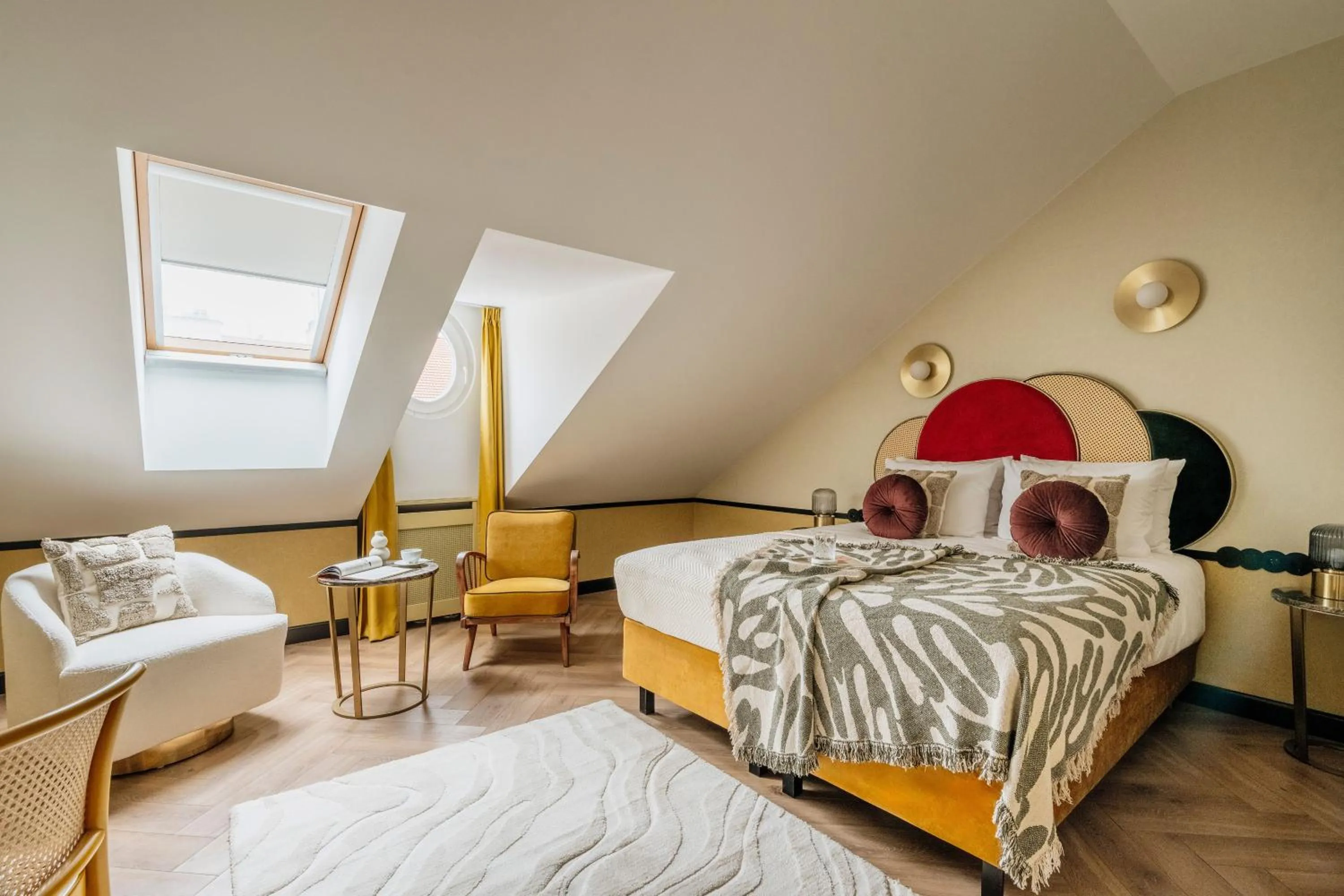 Photo of the whole room, Bed in Colette - LoftAffair Collection