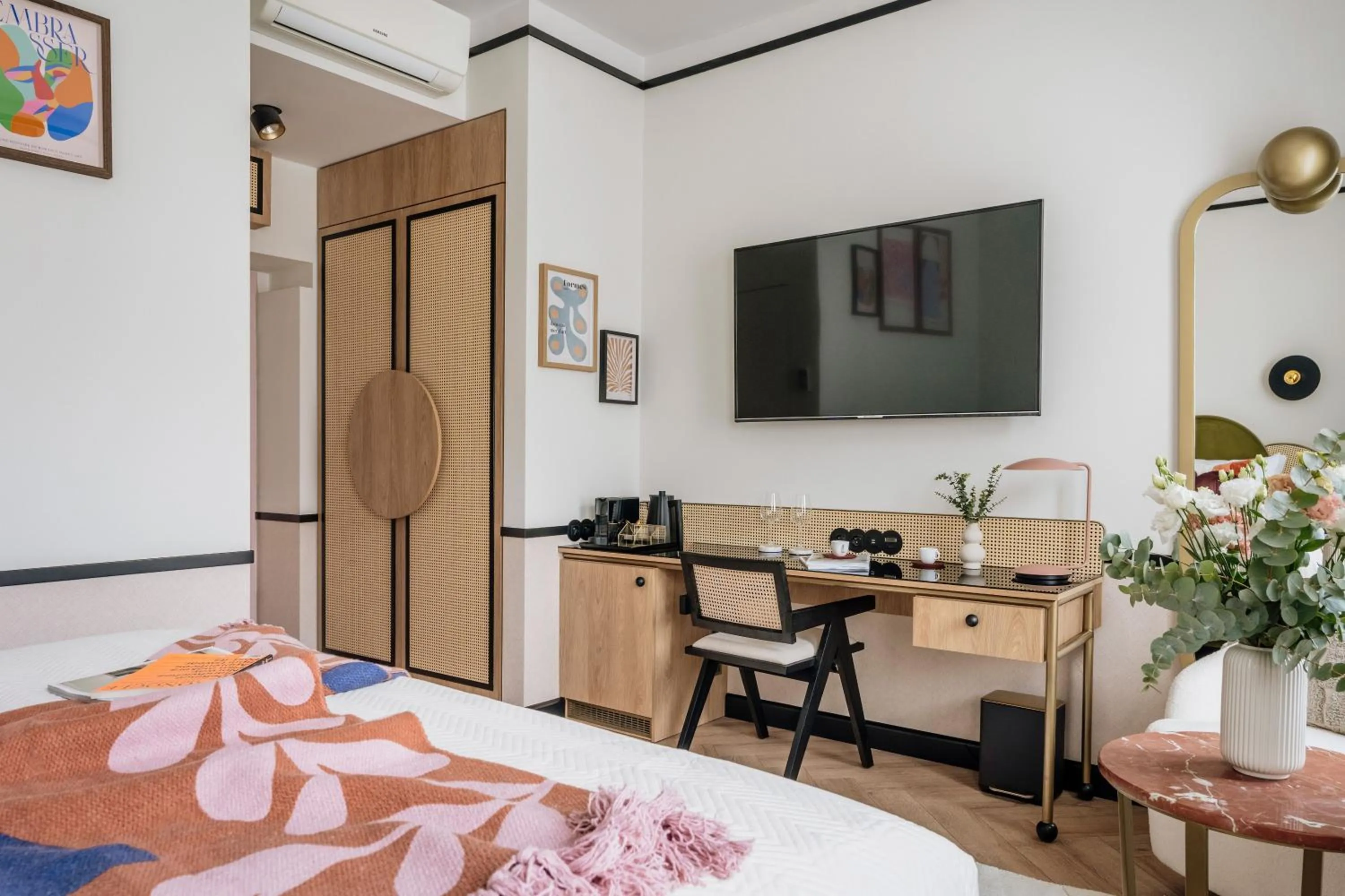 Bed in Colette - LoftAffair Collection