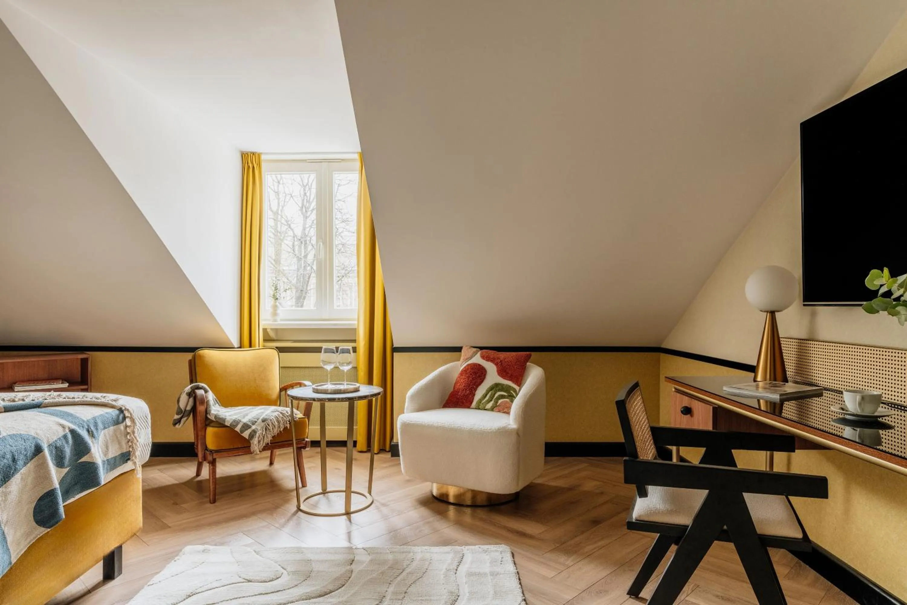 Bed in Colette - LoftAffair Collection