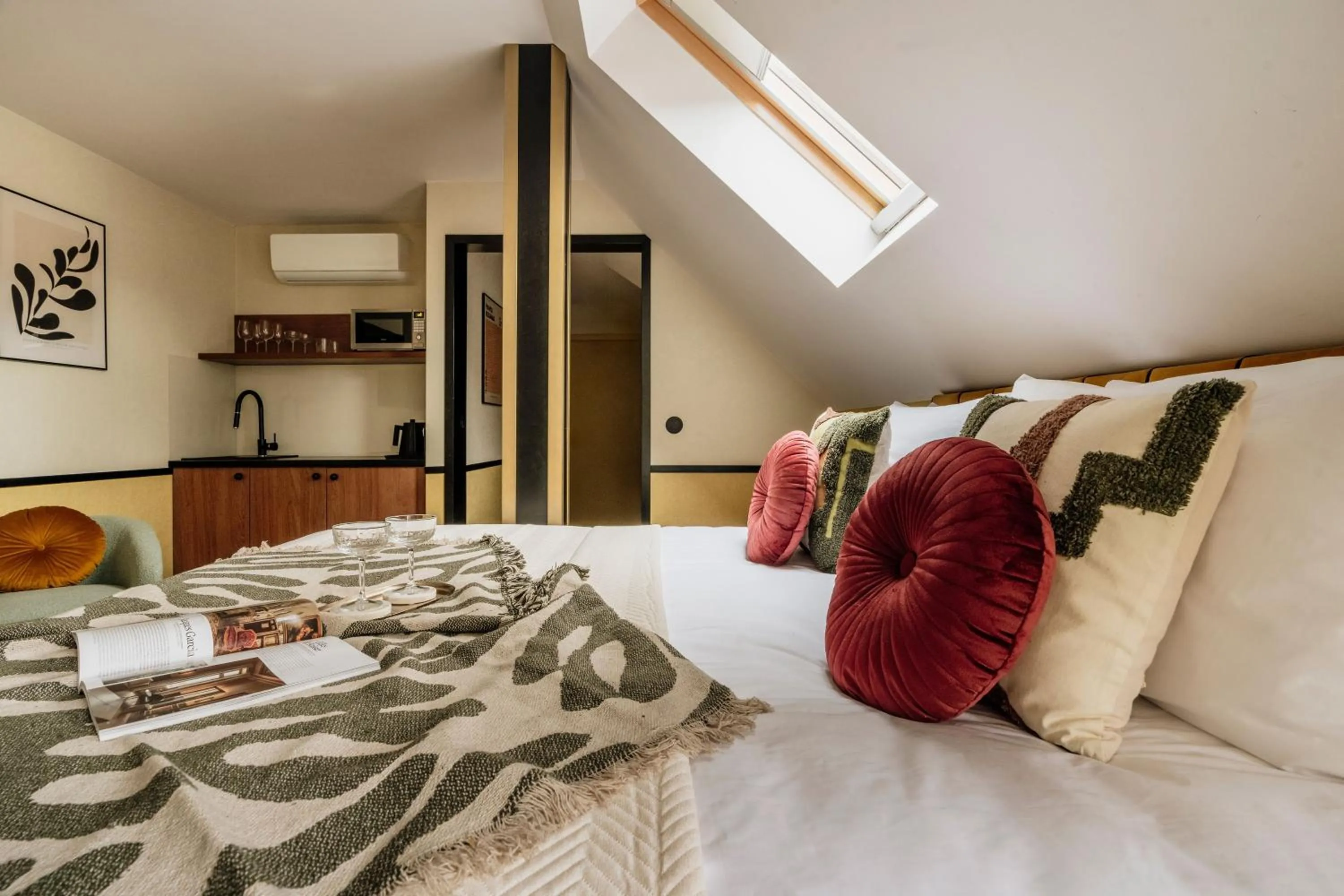 Bed in Colette - LoftAffair Collection