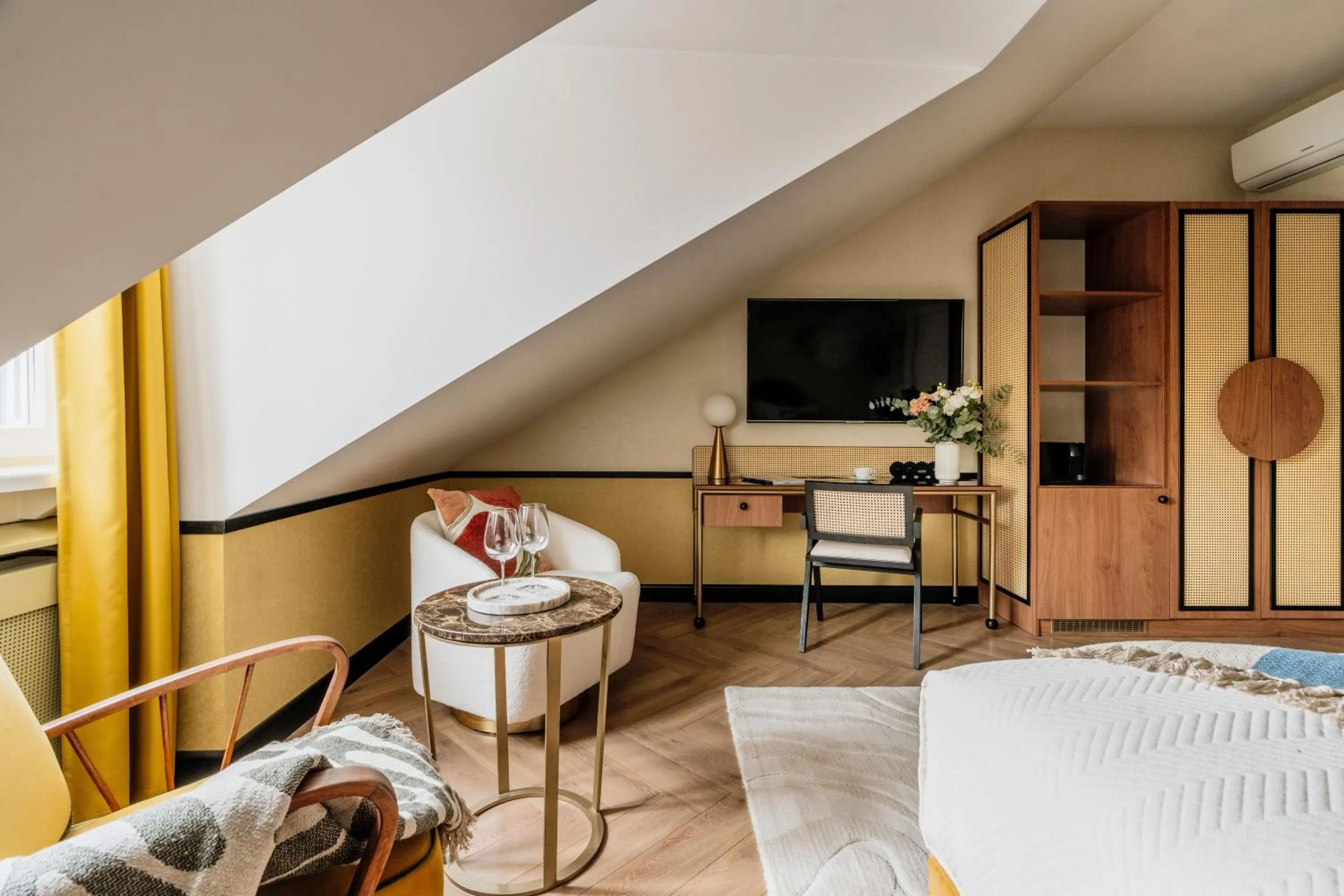 Bed in Colette - LoftAffair Collection