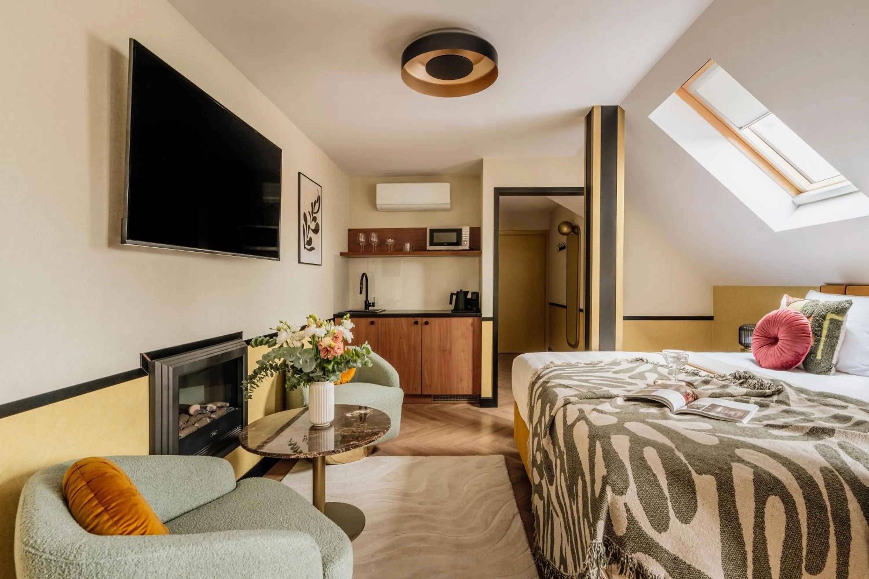 Bed in Colette - LoftAffair Collection