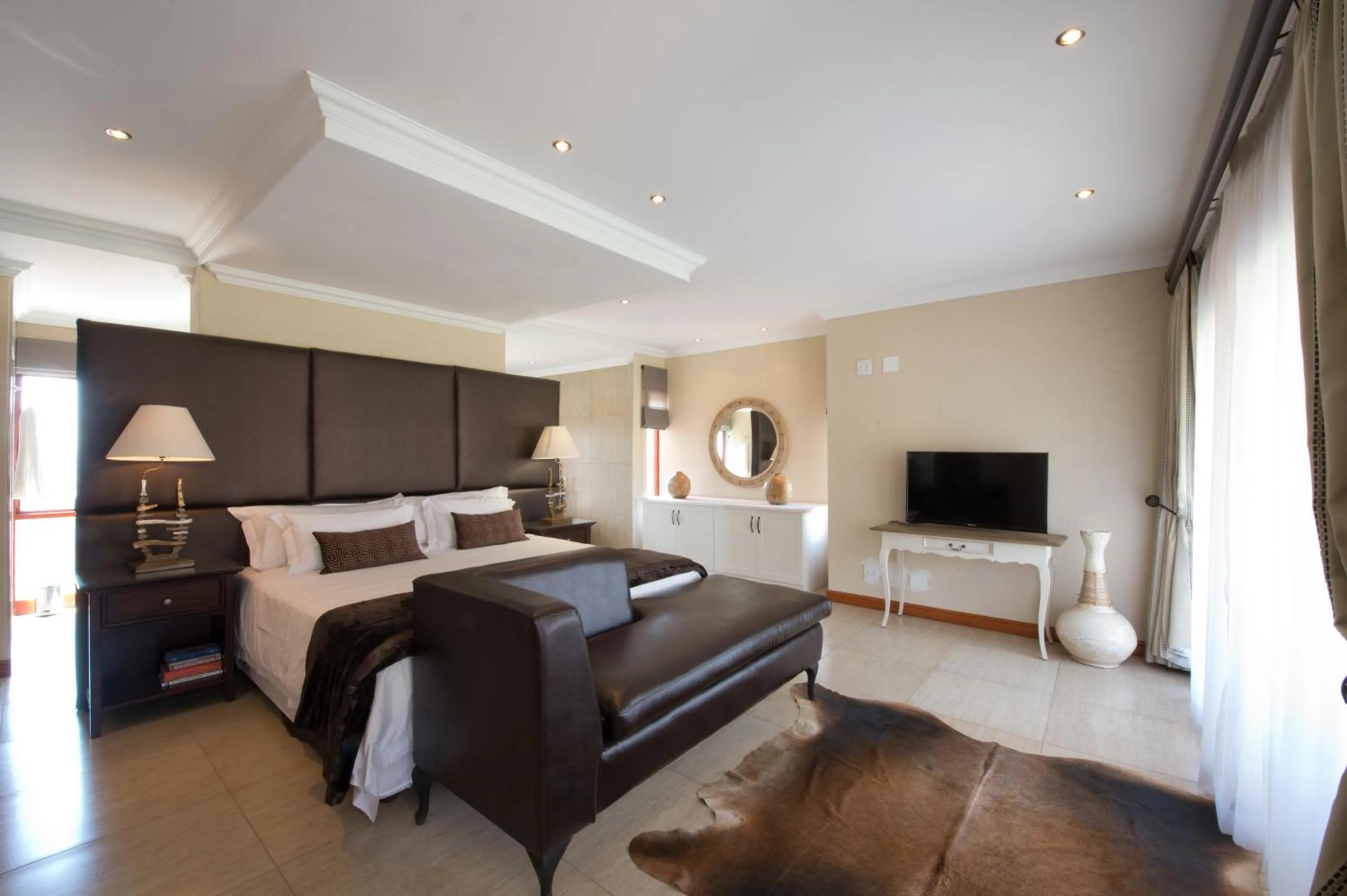 Photo of the whole room, Bed in The Finches Nest