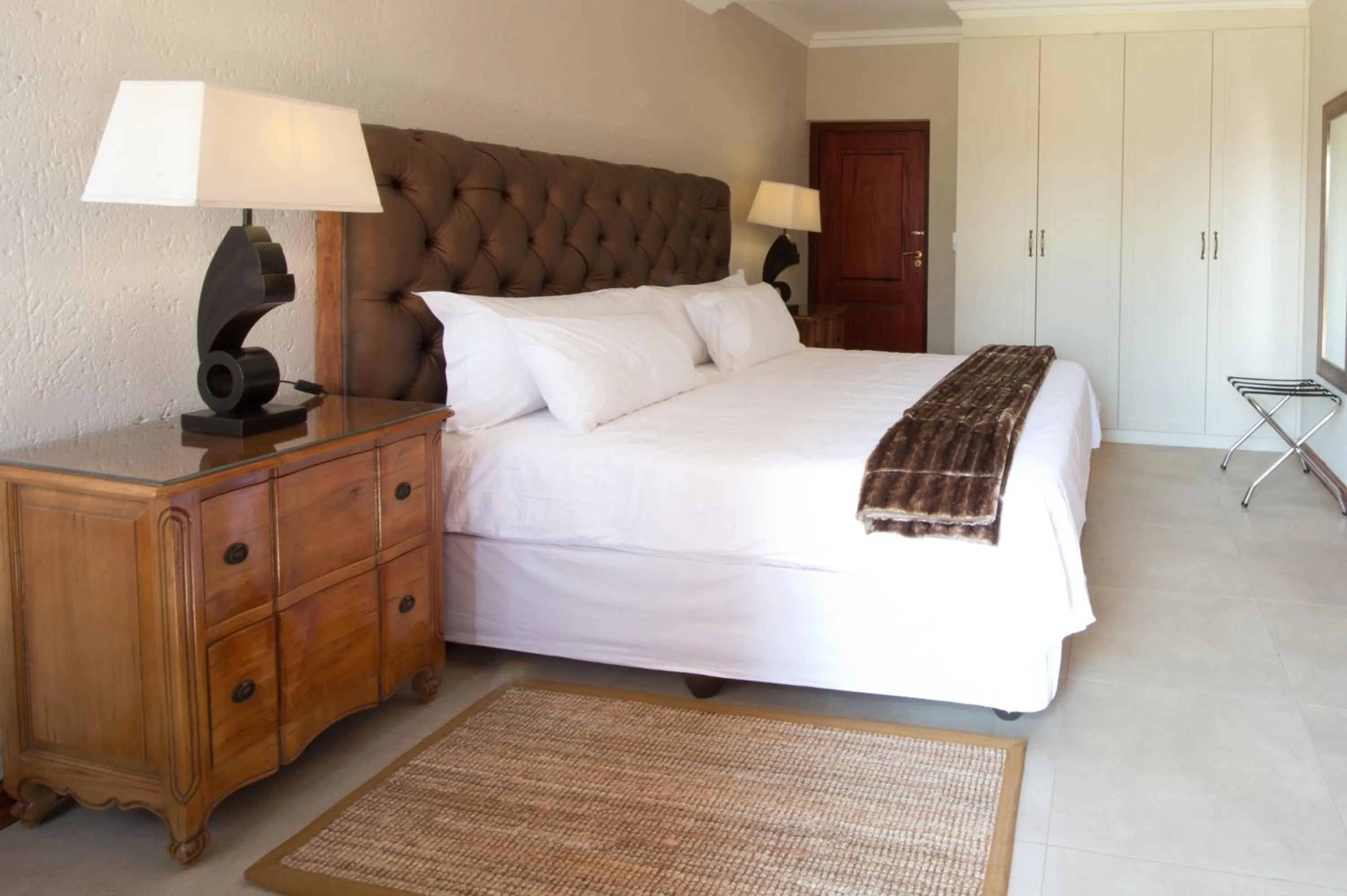 Bedroom, Bed in The Finches Nest