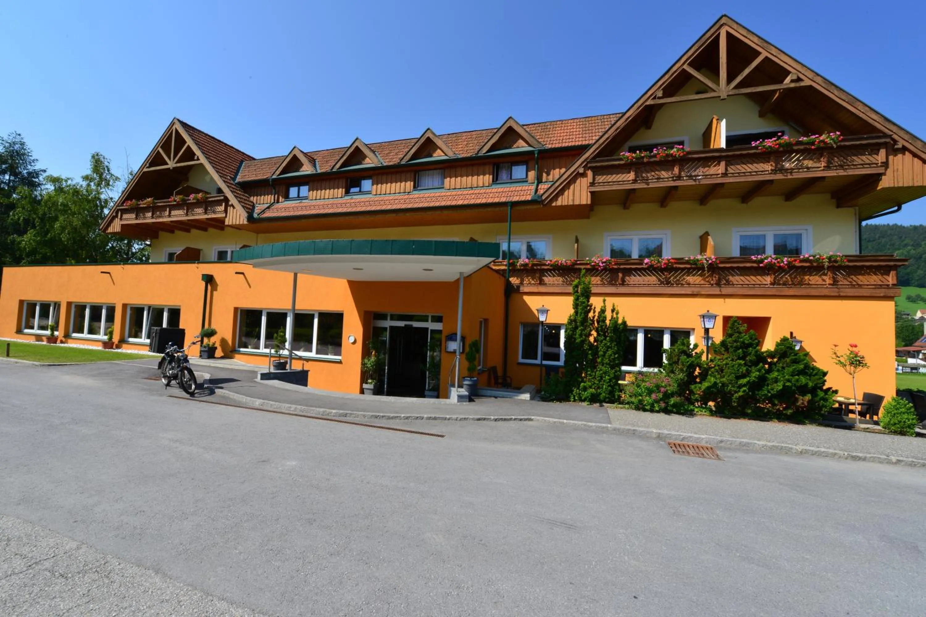 Facade/entrance in Hotel Angerer-Hof